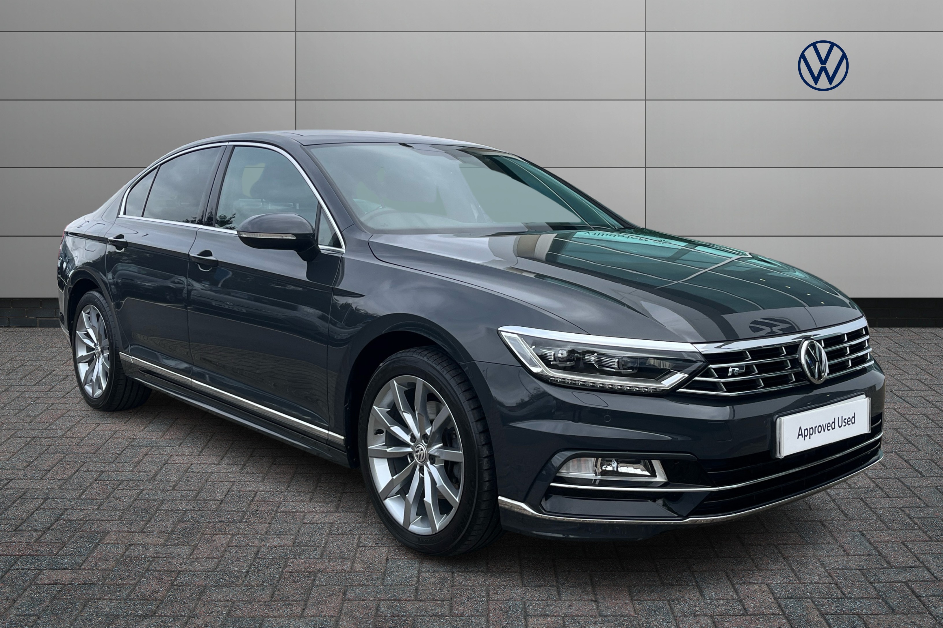 Main listing image - Volkswagen Passat