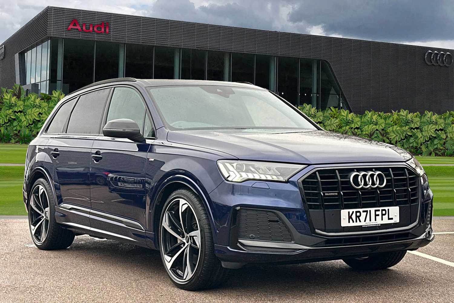 Main listing image - Audi Q7