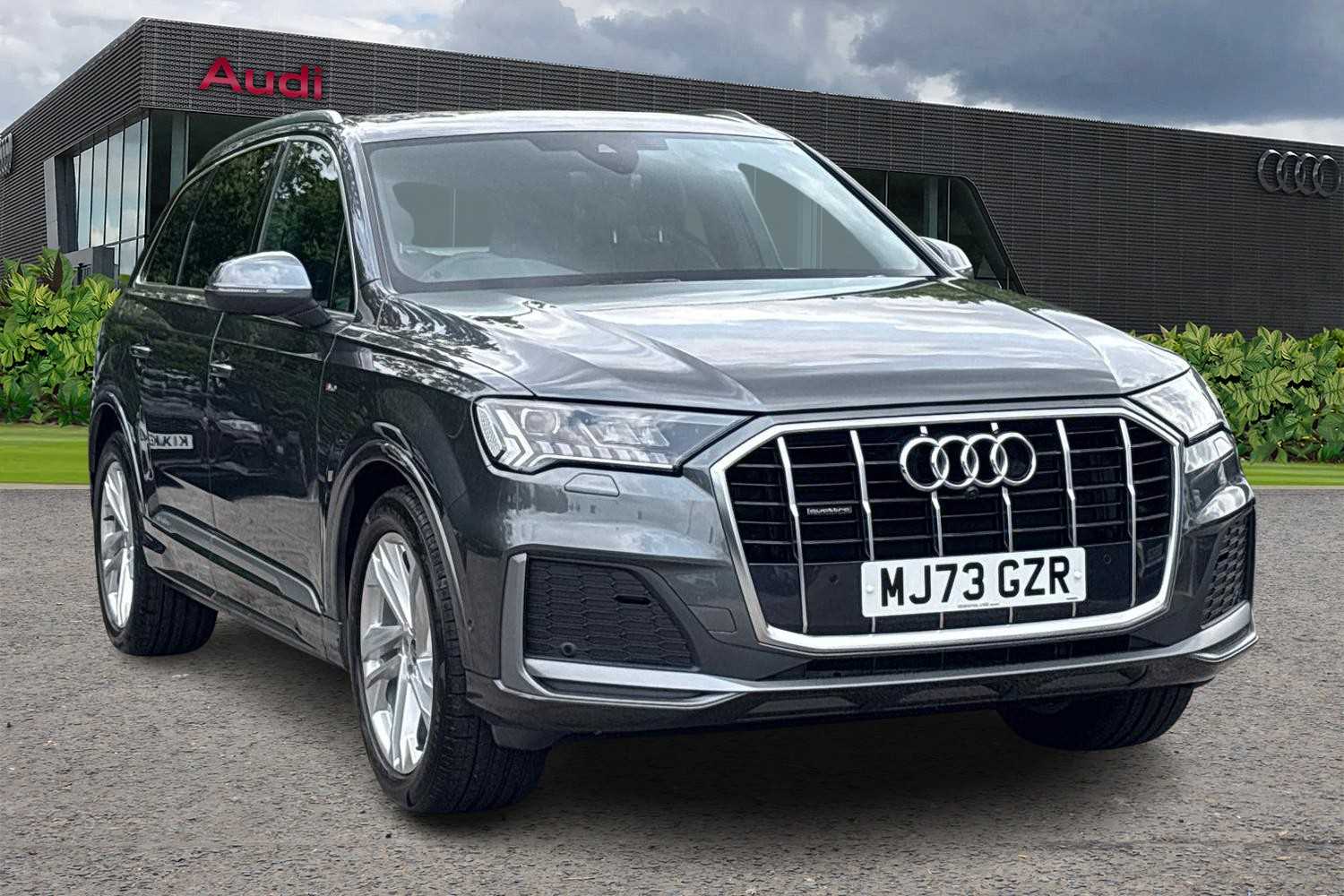 Main listing image - Audi Q7