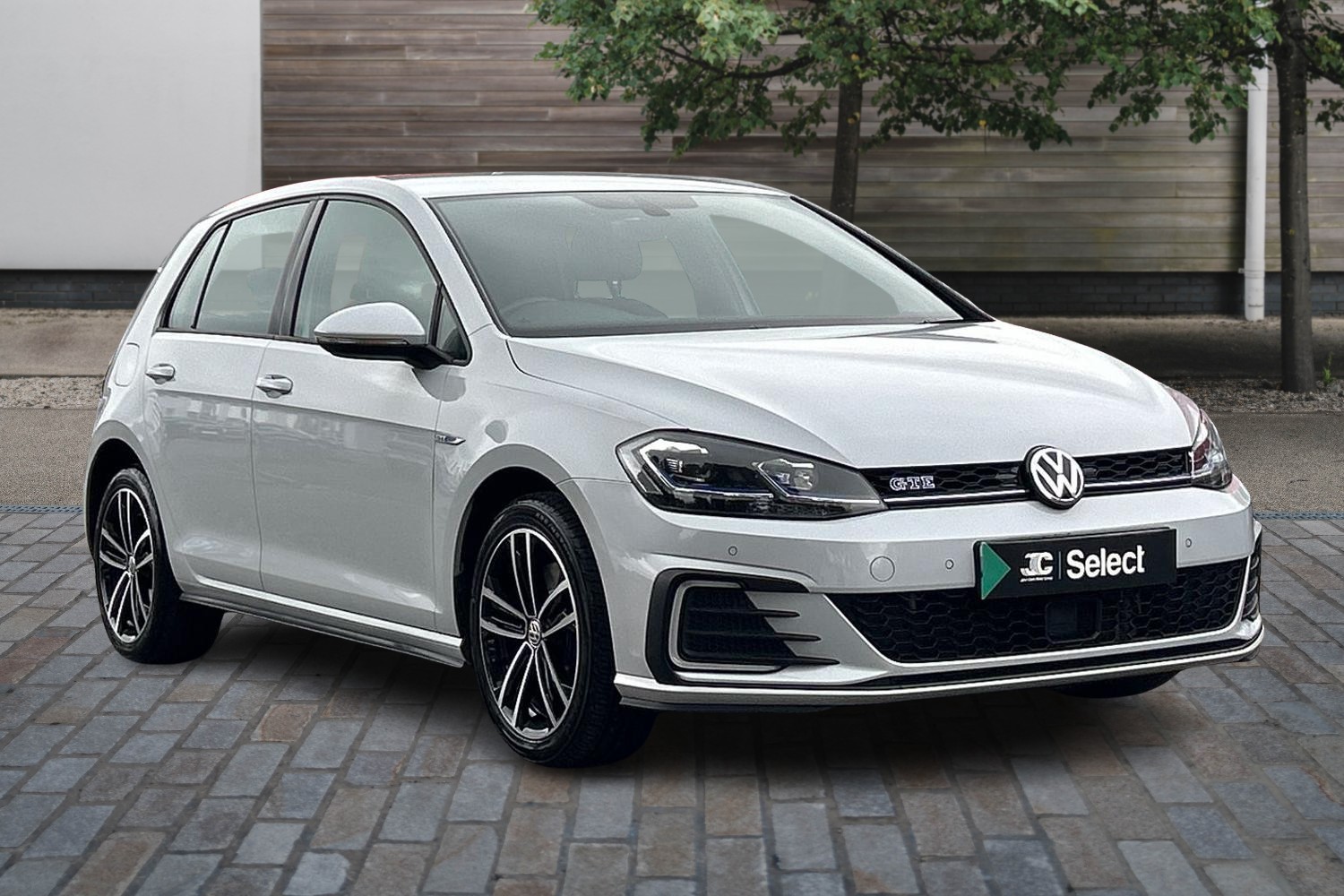 Main listing image - Volkswagen Golf GTE