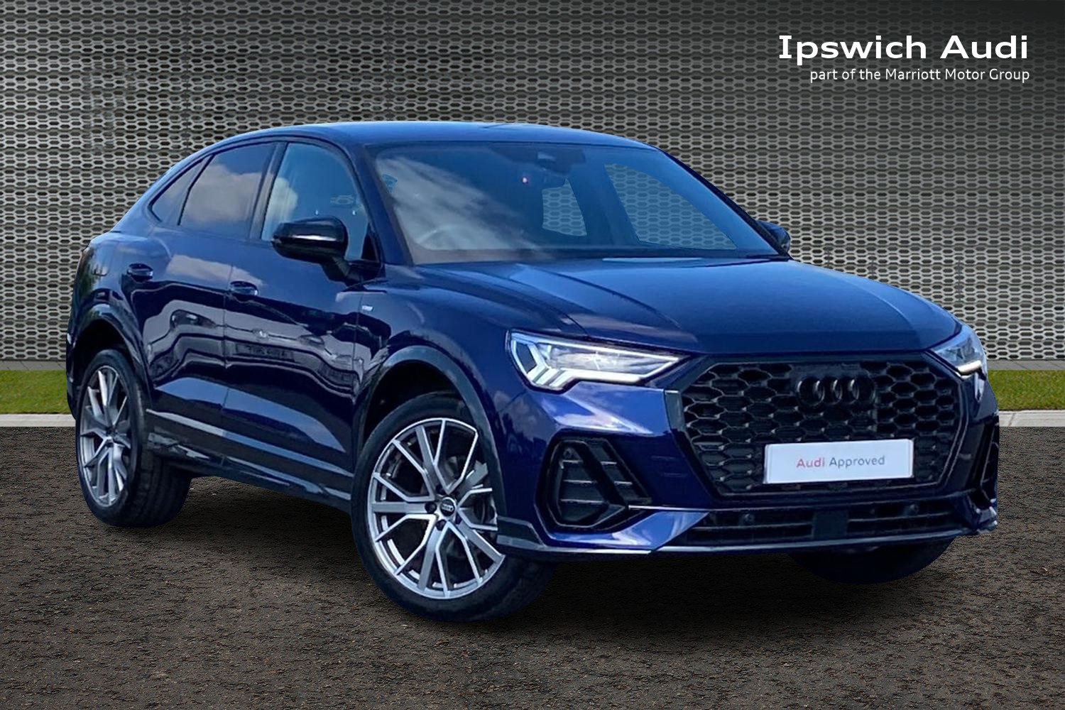 Main listing image - Audi Q3