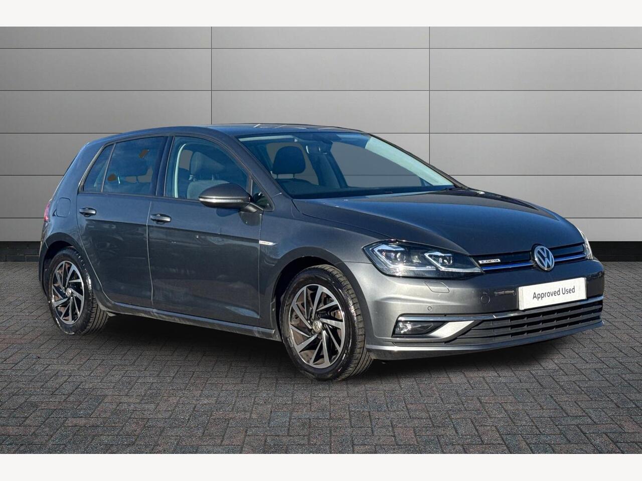 Main listing image - Volkswagen Golf