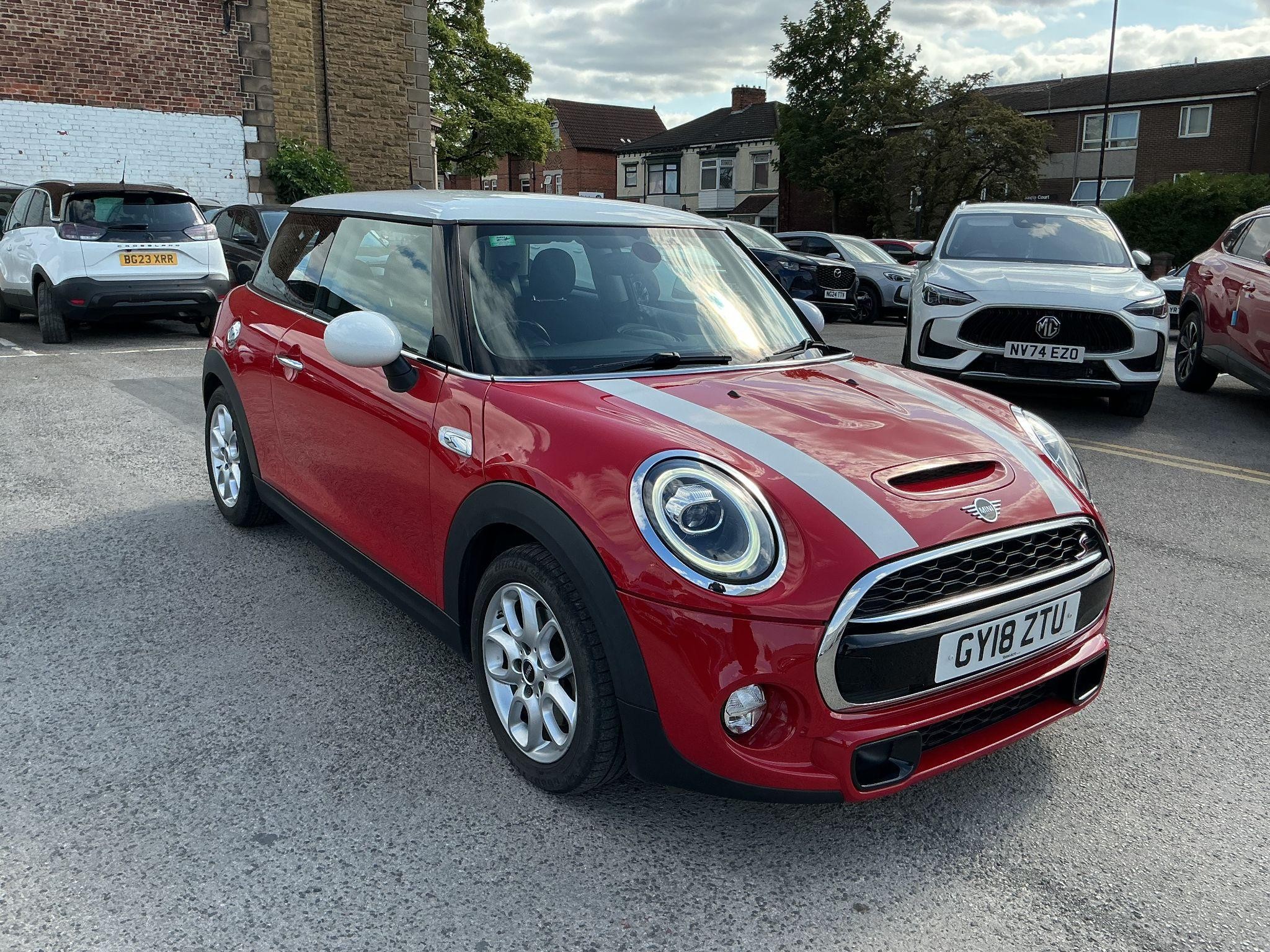 Main listing image - MINI Hatchback