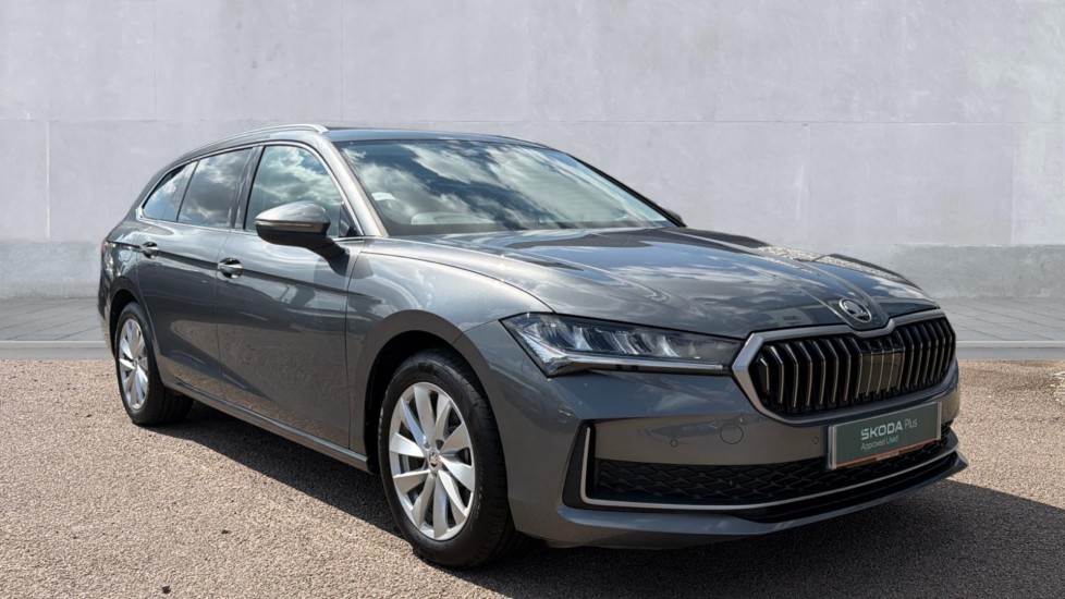Main listing image - Skoda Superb