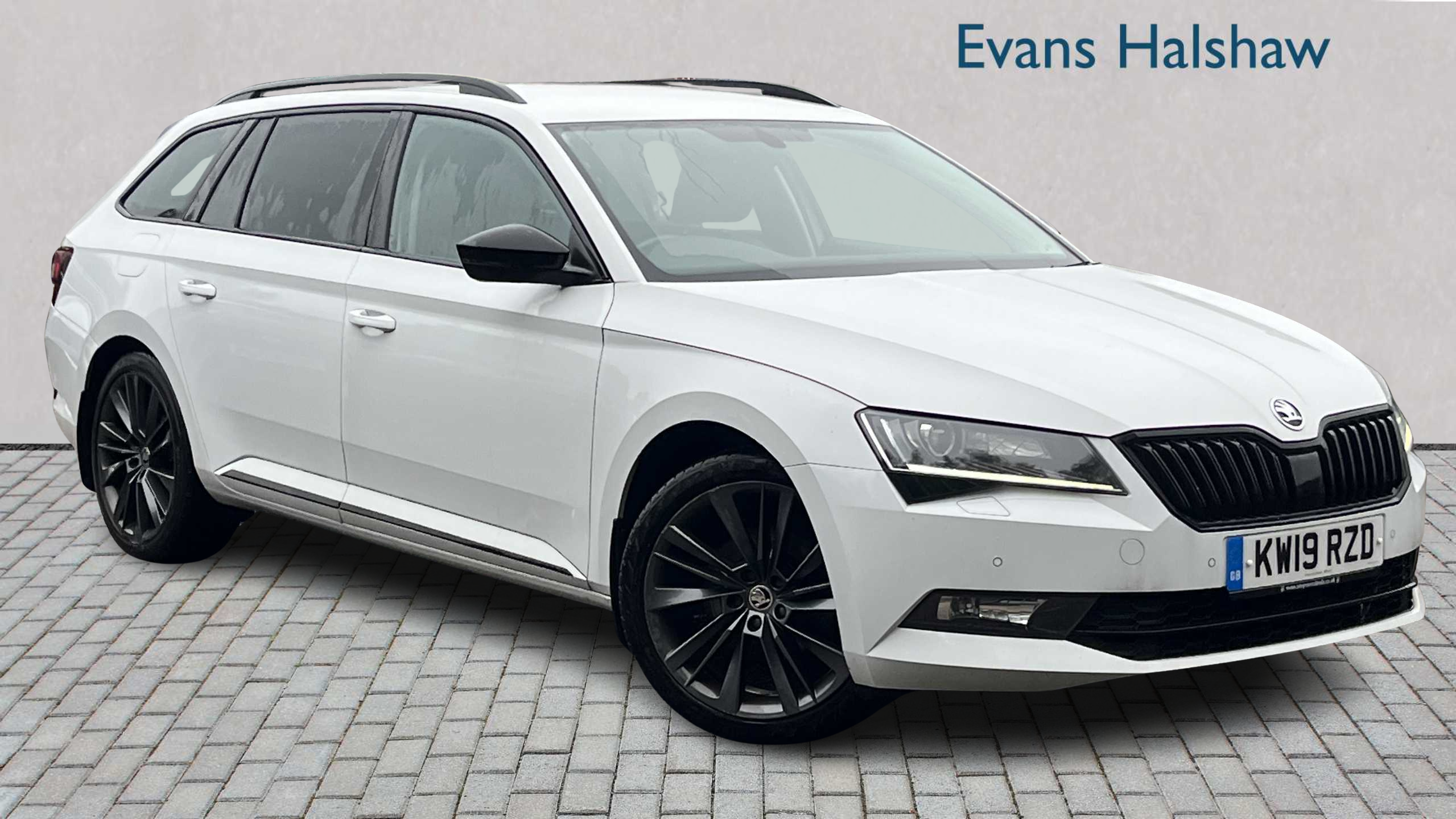 Main listing image - Skoda Superb Estate