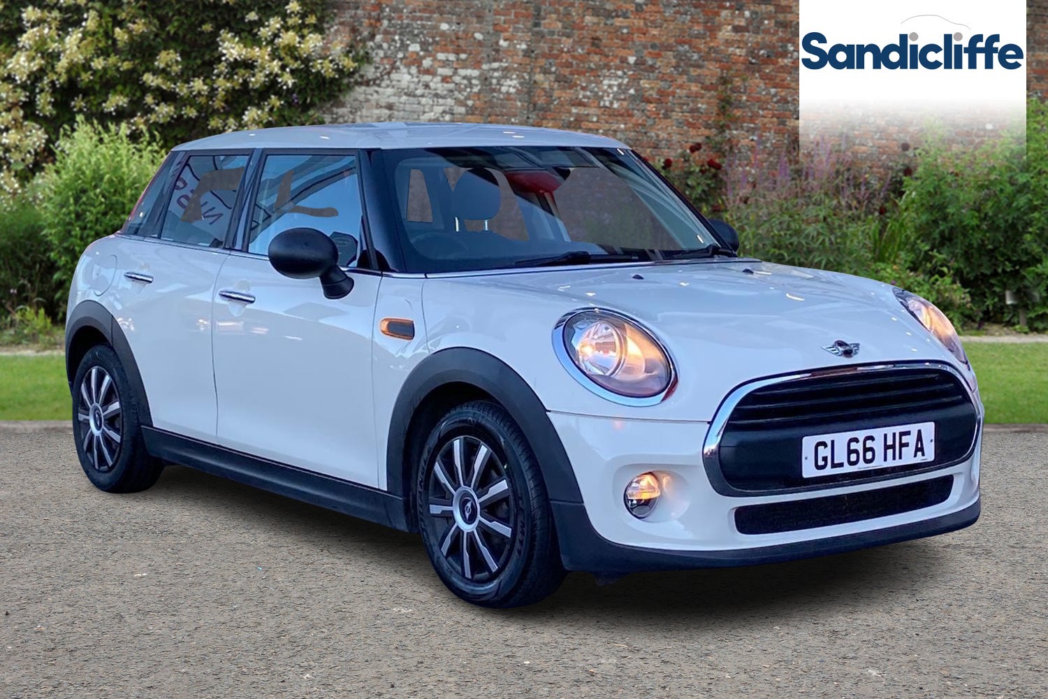 Main listing image - MINI Hatchback 5dr