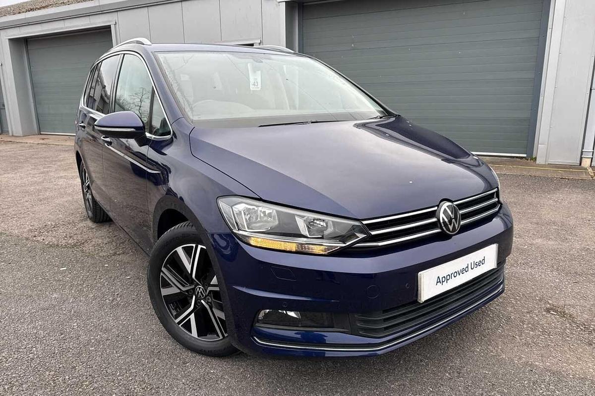 Main listing image - Volkswagen Touran