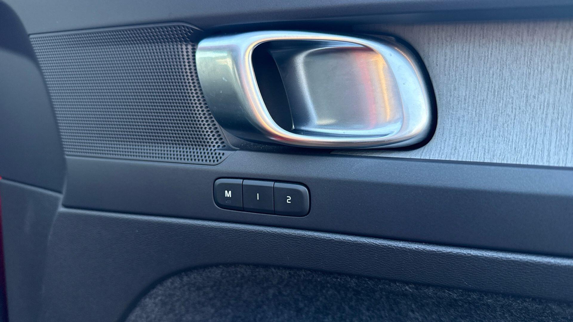 Main listing image - Volvo XC40 Recharge