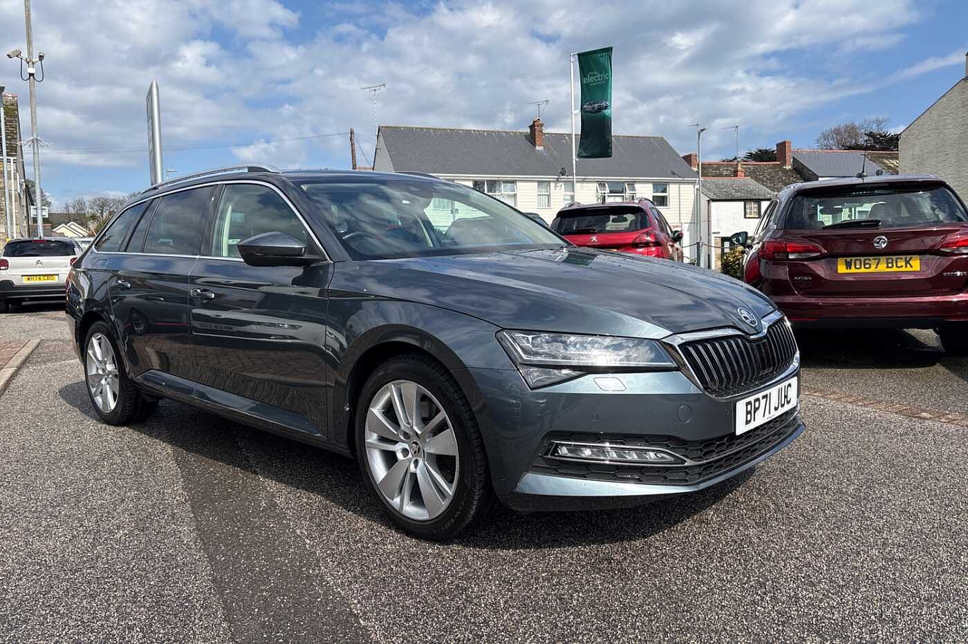 Main listing image - Skoda Superb Estate