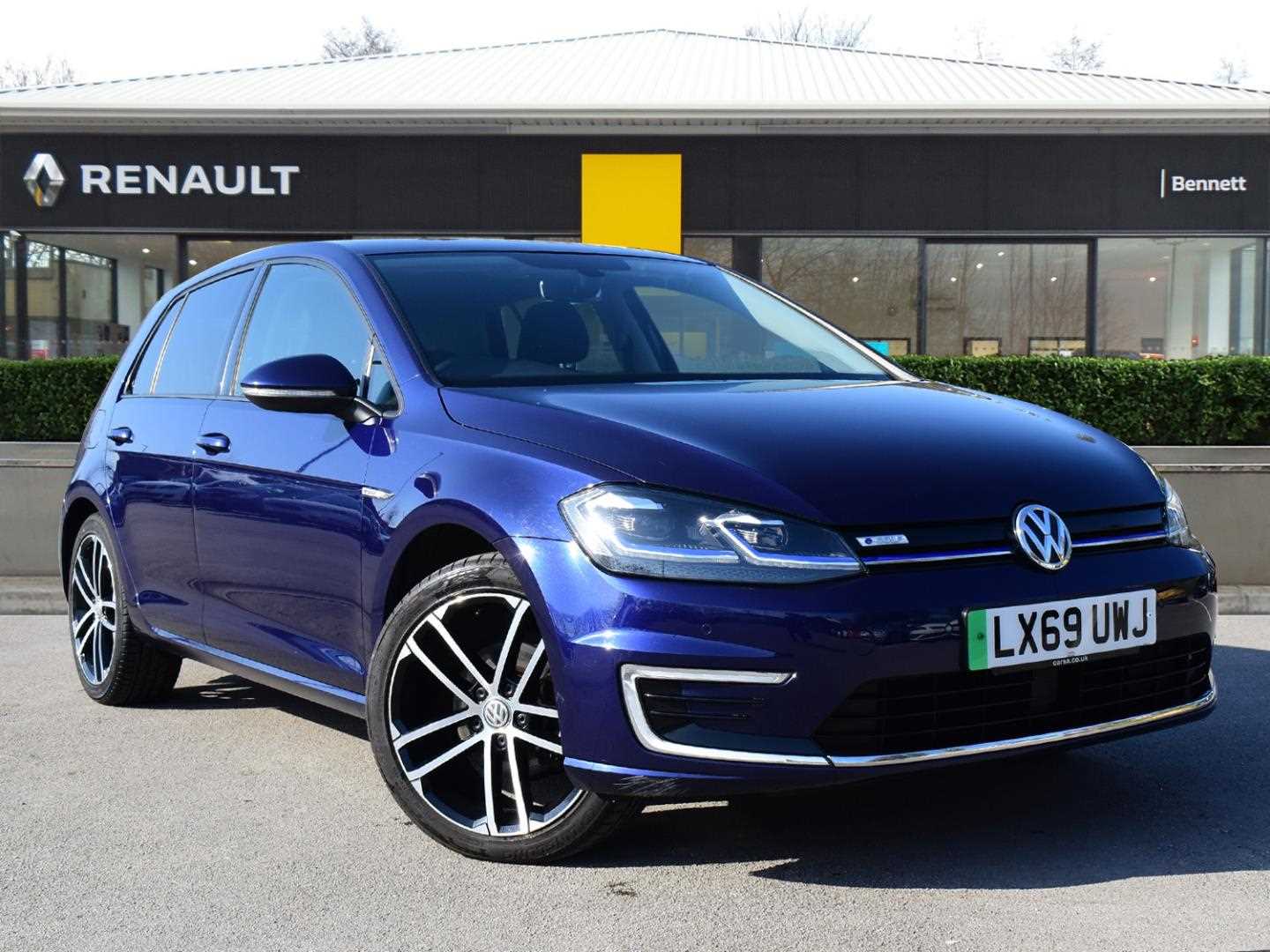 Main listing image - Volkswagen e-Golf