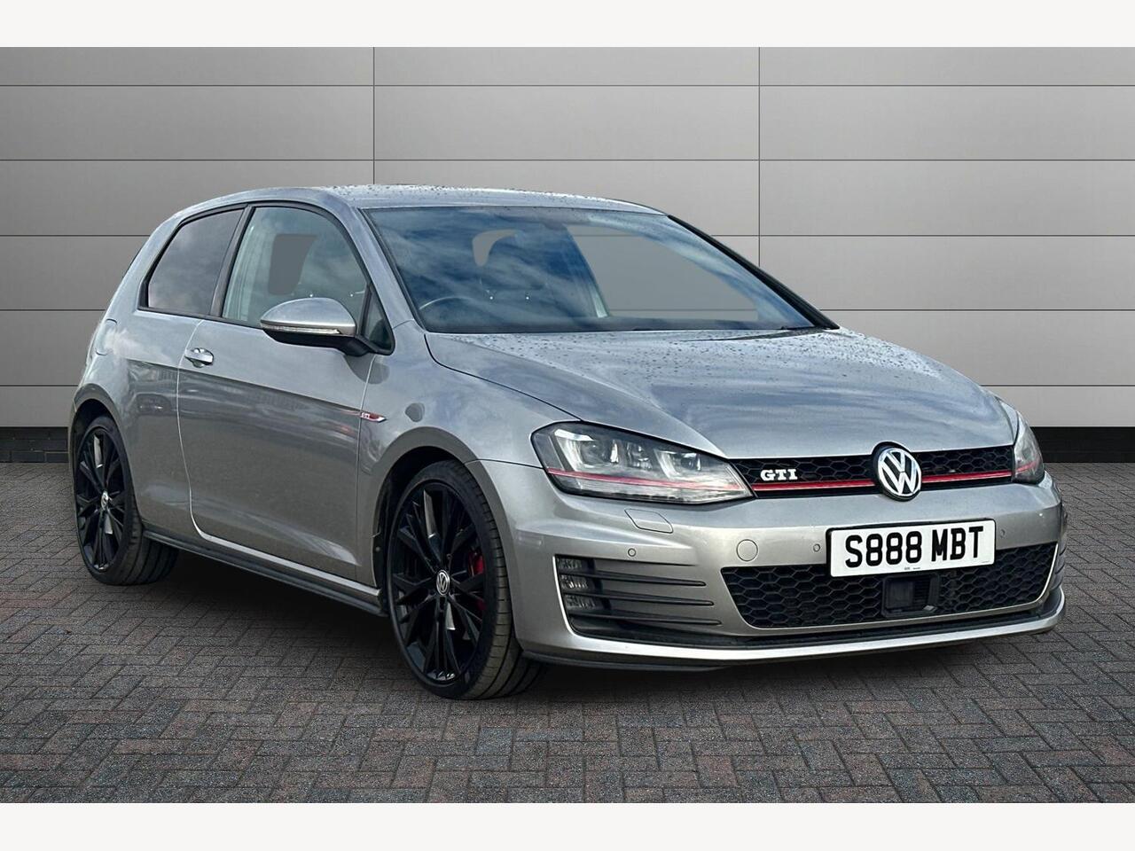 Main listing image - Volkswagen Golf