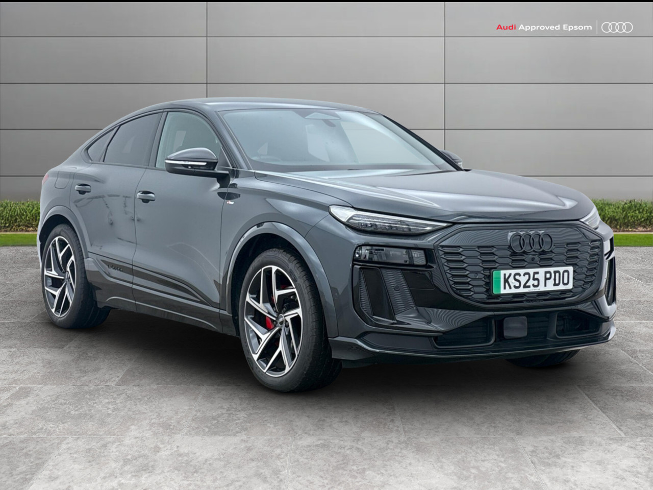 Main listing image - Audi Q6