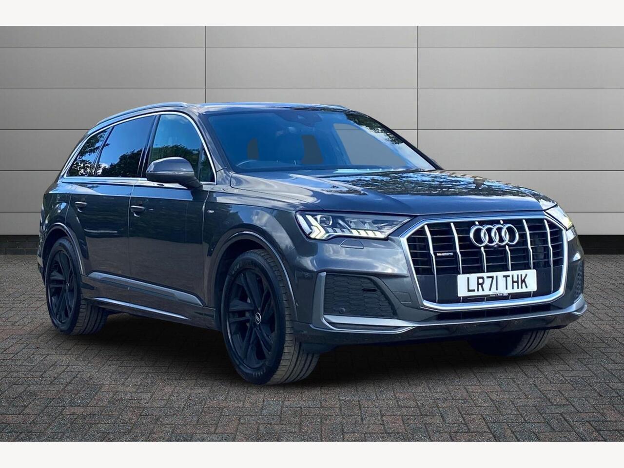 Main listing image - Audi Q7