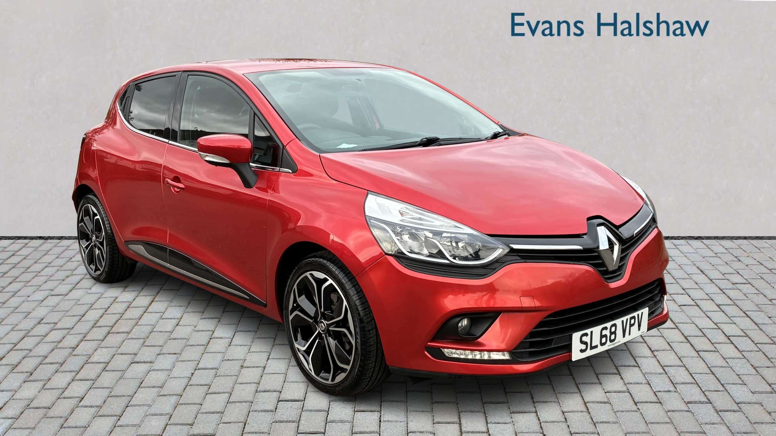 Main listing image - Renault Clio