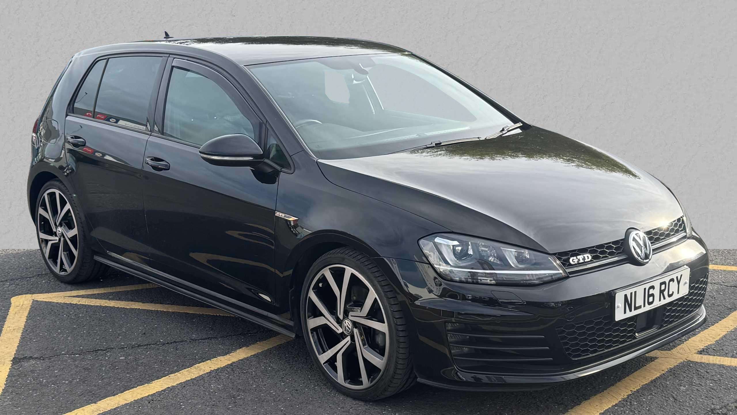 Main listing image - Volkswagen Golf