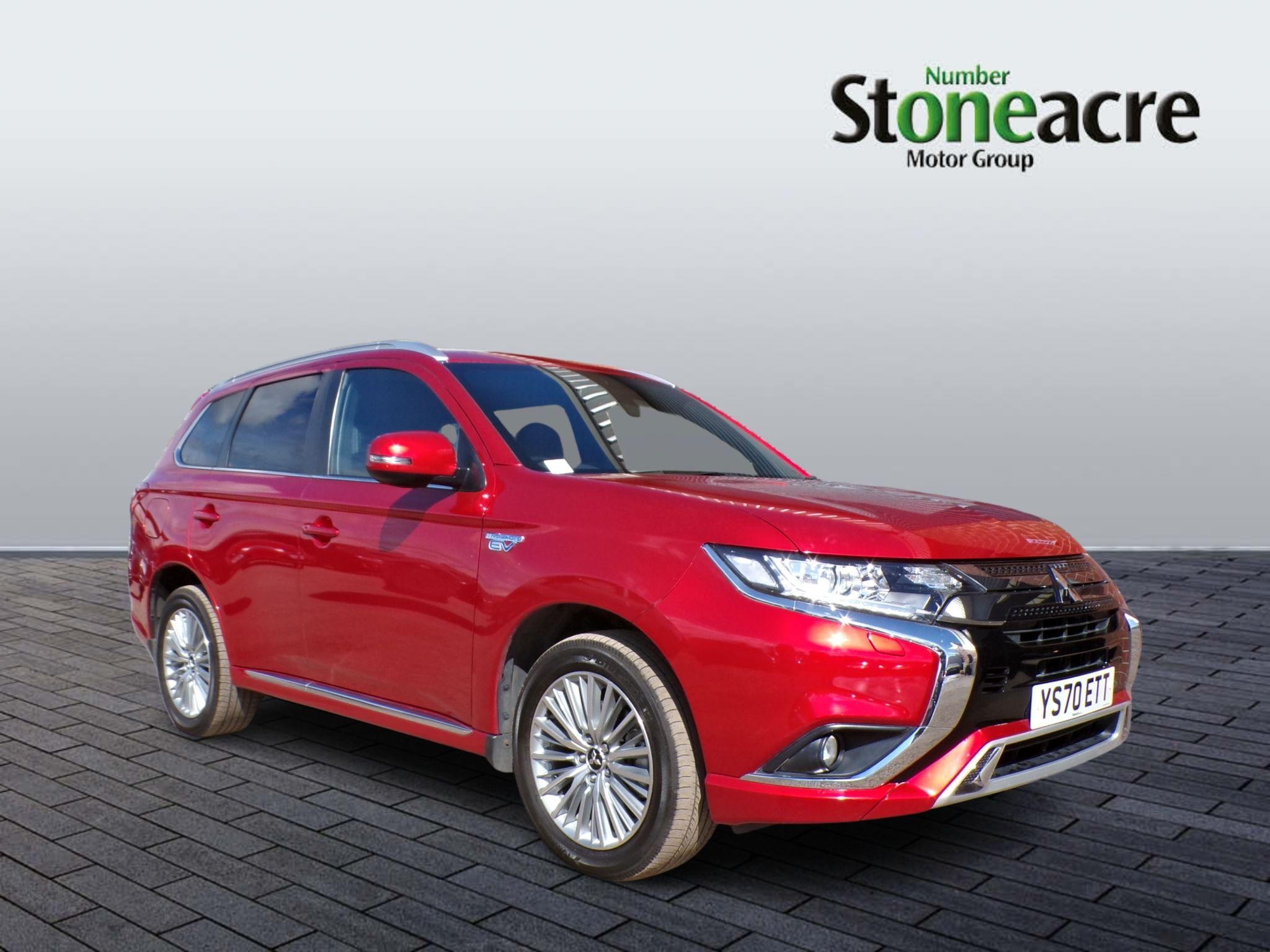 Main listing image - Mitsubishi Outlander