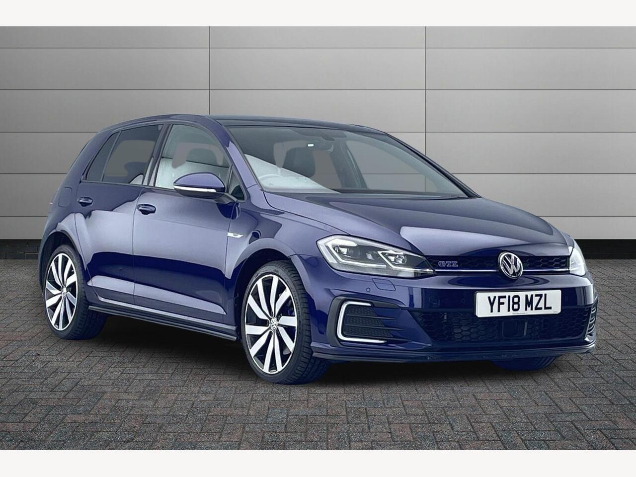 Main listing image - Volkswagen Golf GTE
