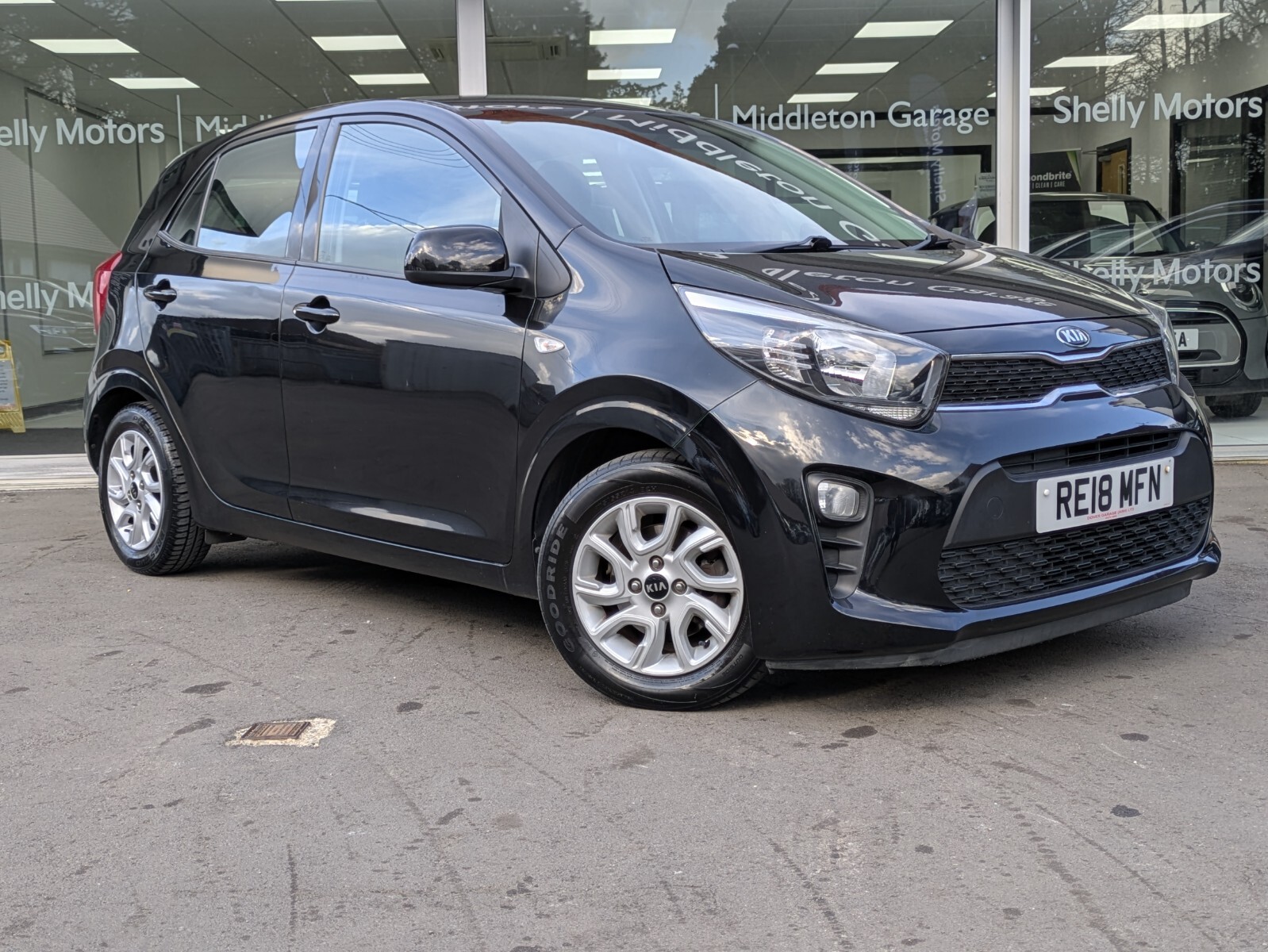 Main listing image - Kia Picanto