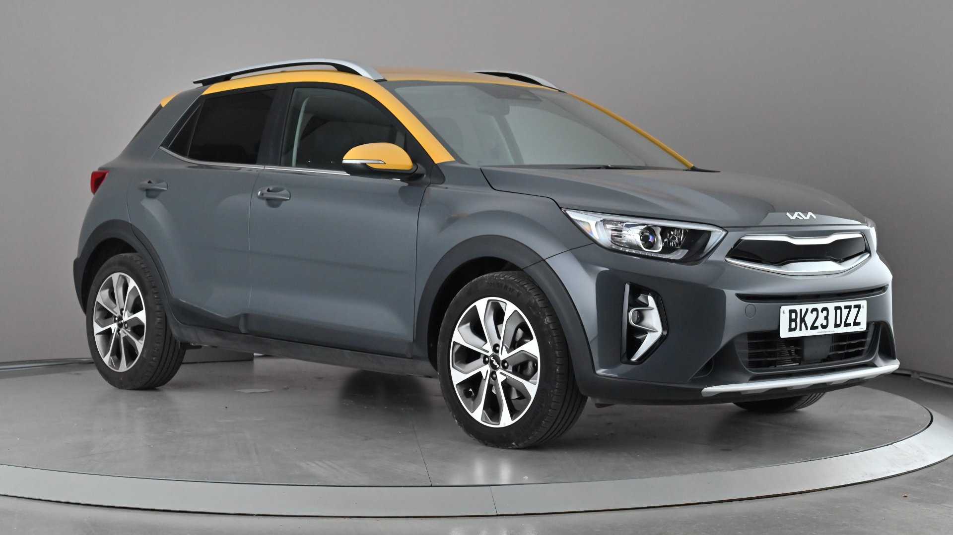 Main listing image - Kia Stonic