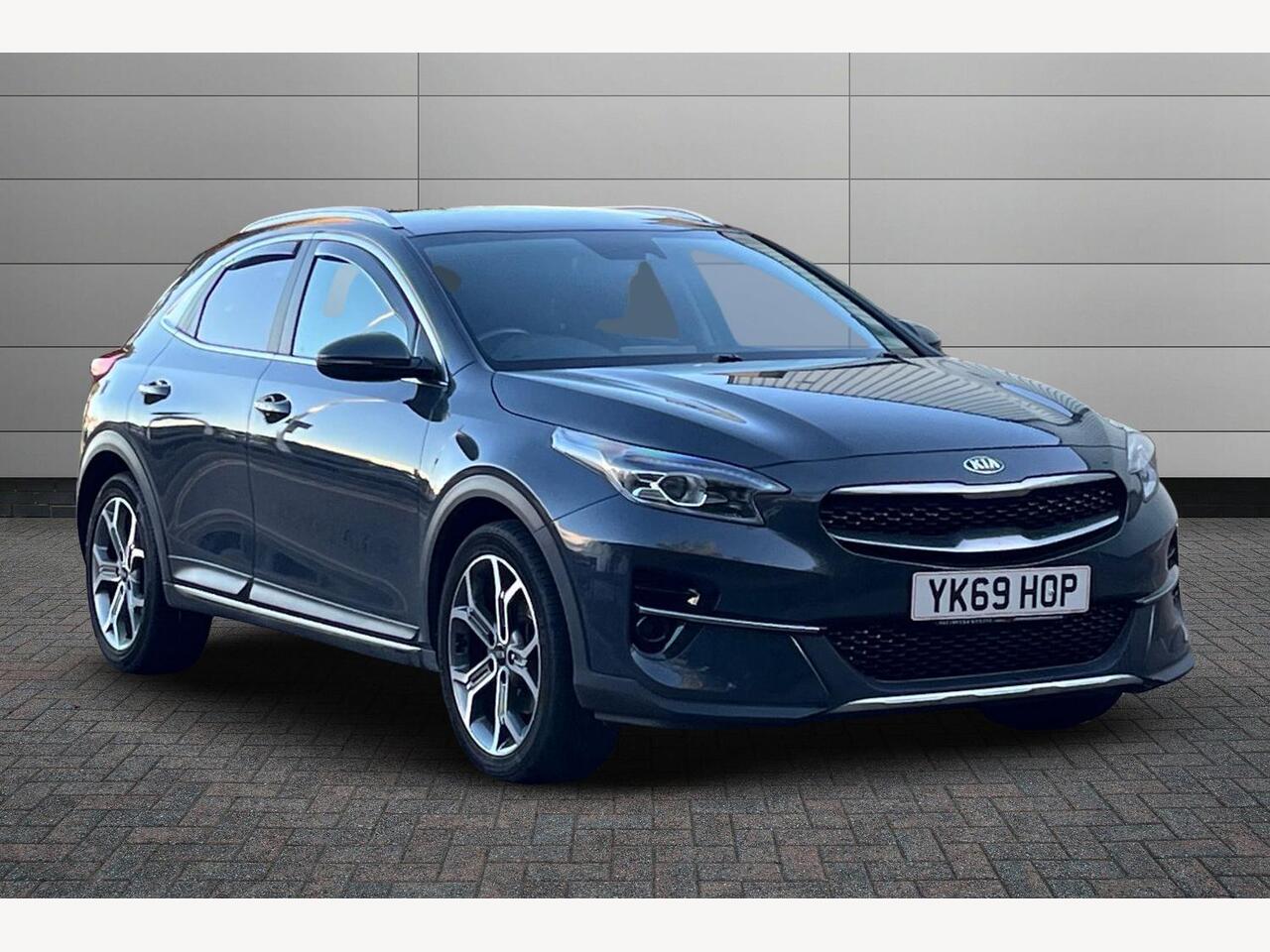Main listing image - Kia XCeed
