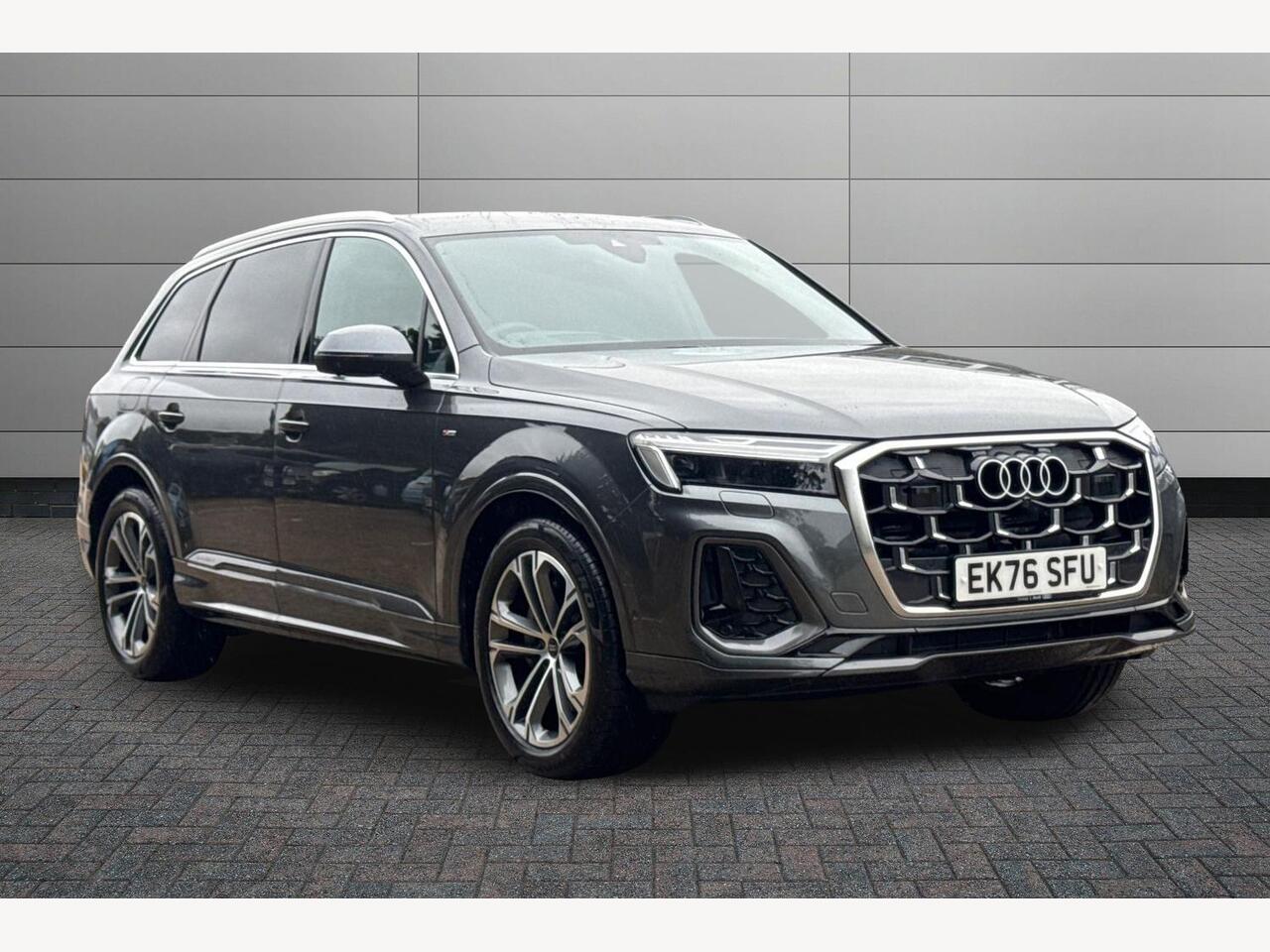 Main listing image - Audi Q7