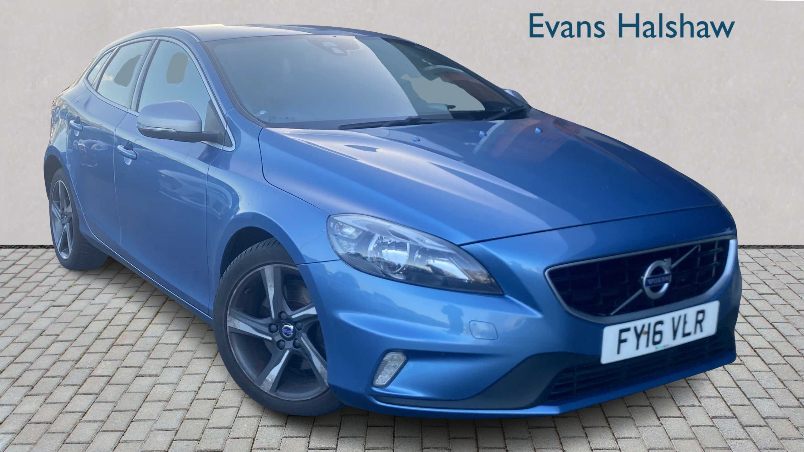 Main listing image - Volvo V40