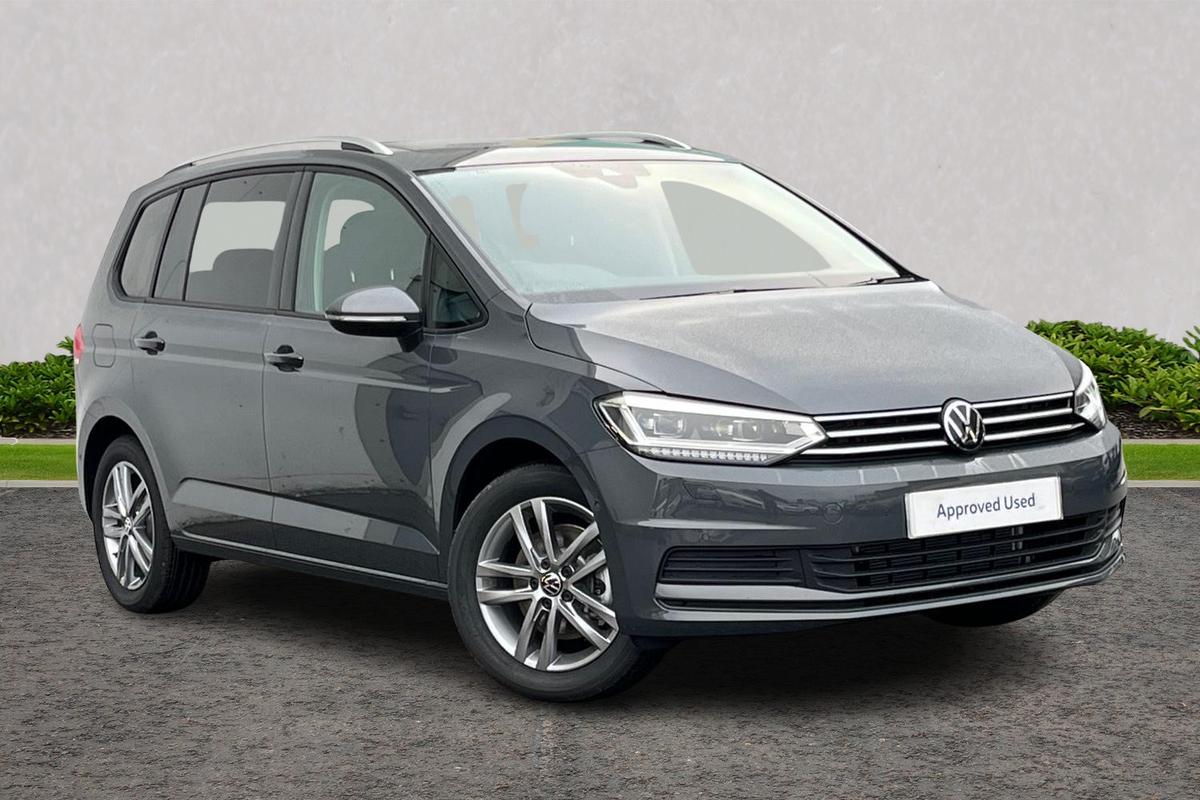 Main listing image - Volkswagen Touran
