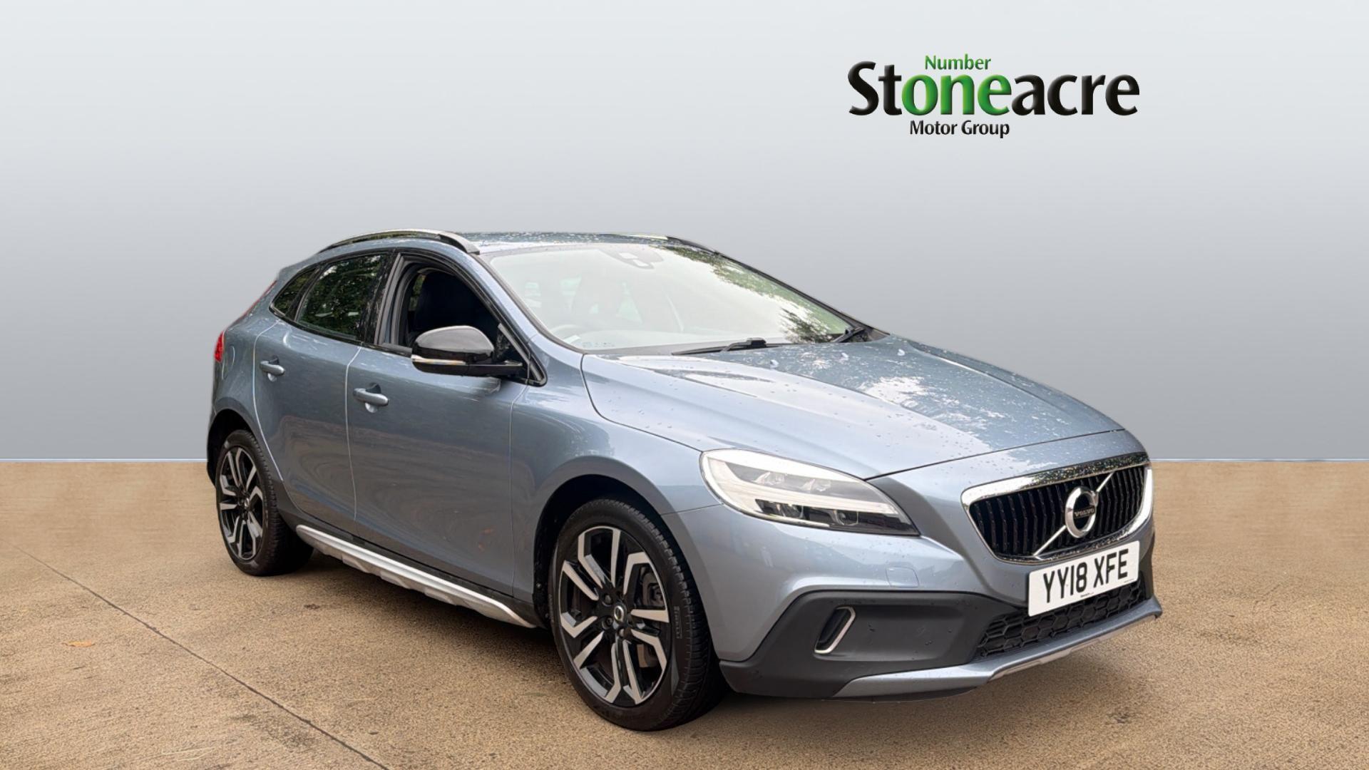 Main listing image - Volvo V40