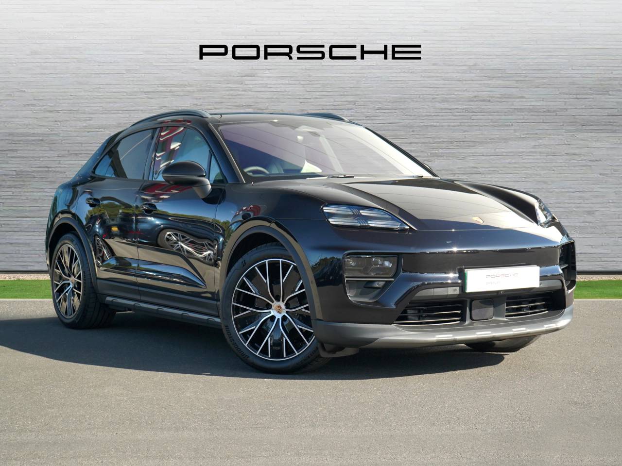 Main listing image - Porsche Macan