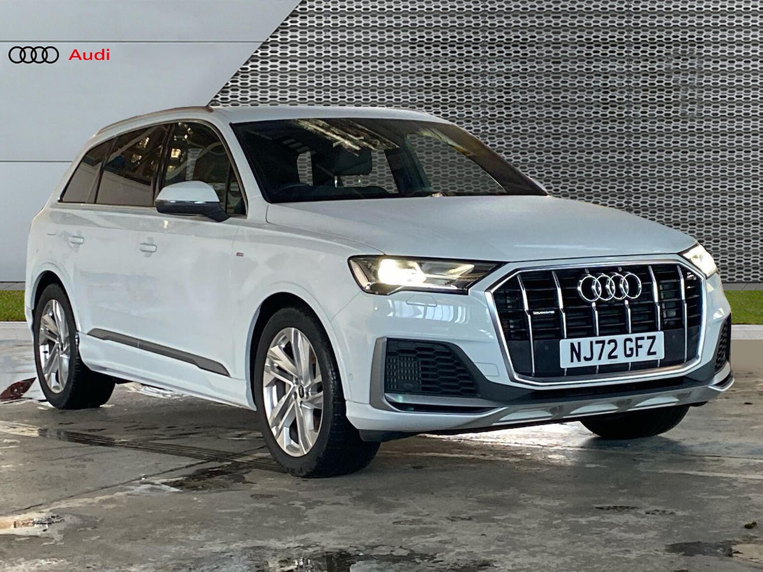 Main listing image - Audi Q7