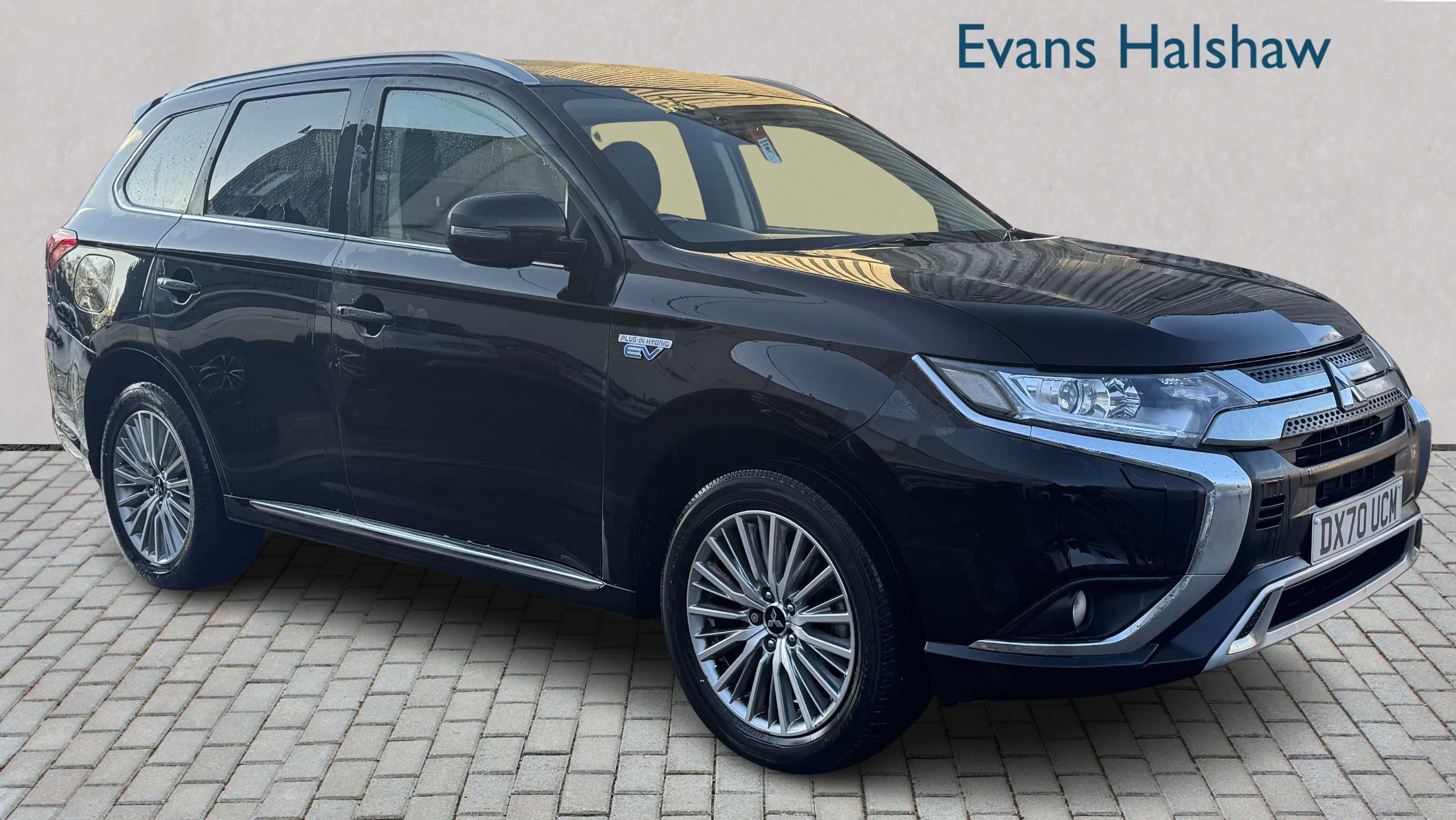 Main listing image - Mitsubishi Outlander