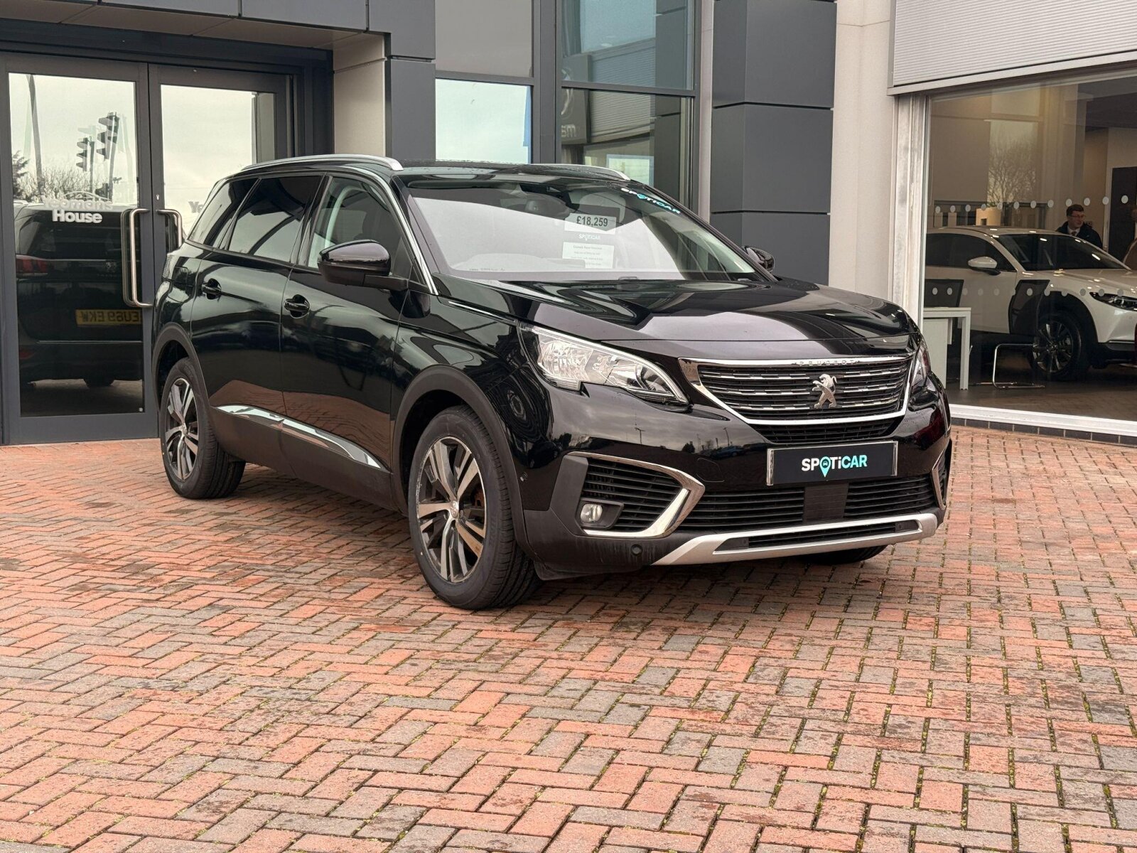 Main listing image - Peugeot 5008