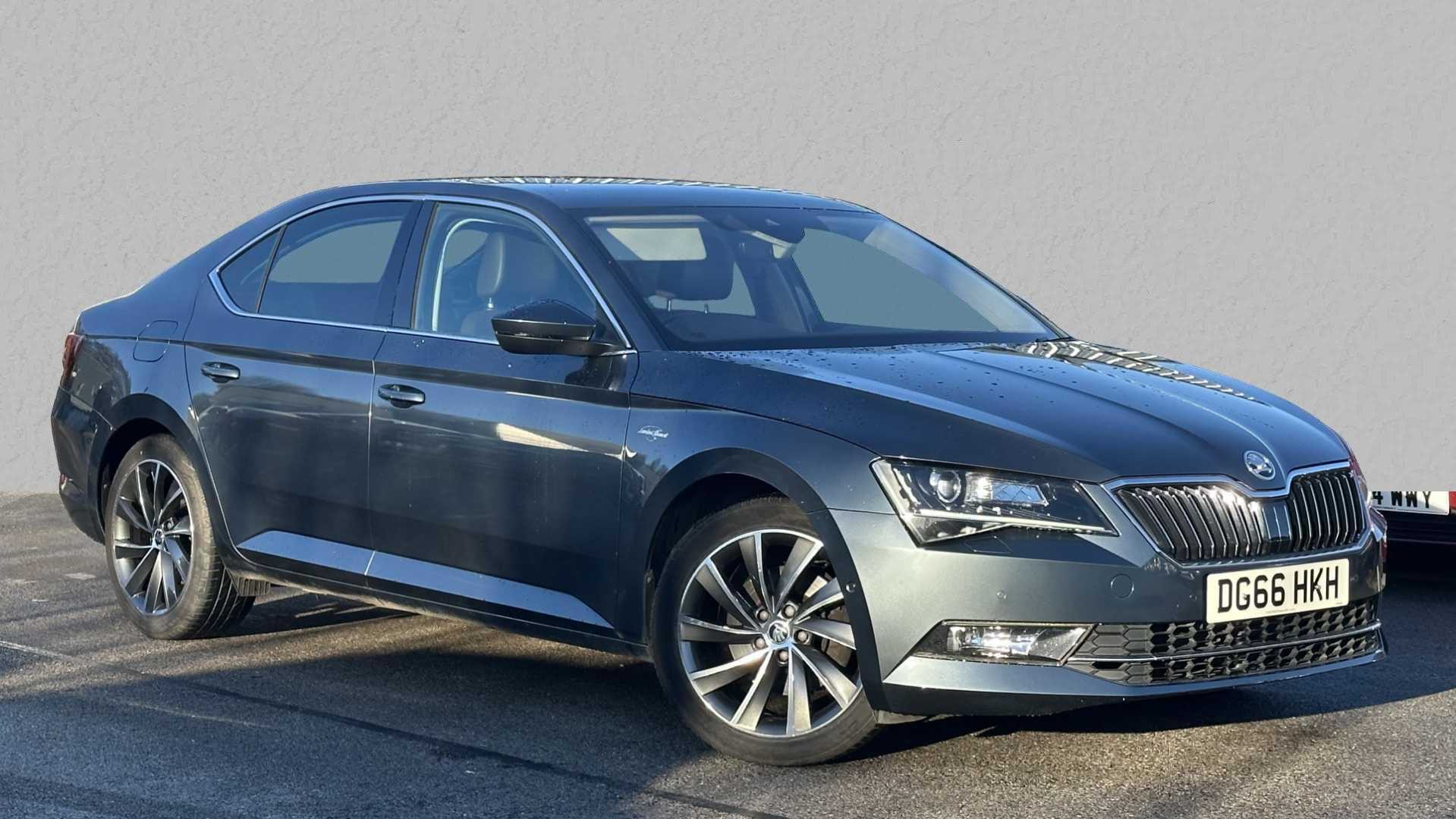 Main listing image - Skoda Superb