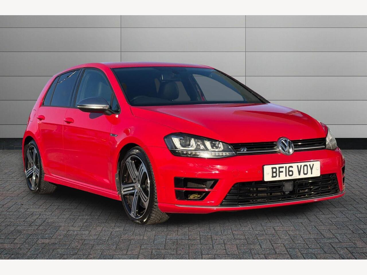Main listing image - Volkswagen Golf