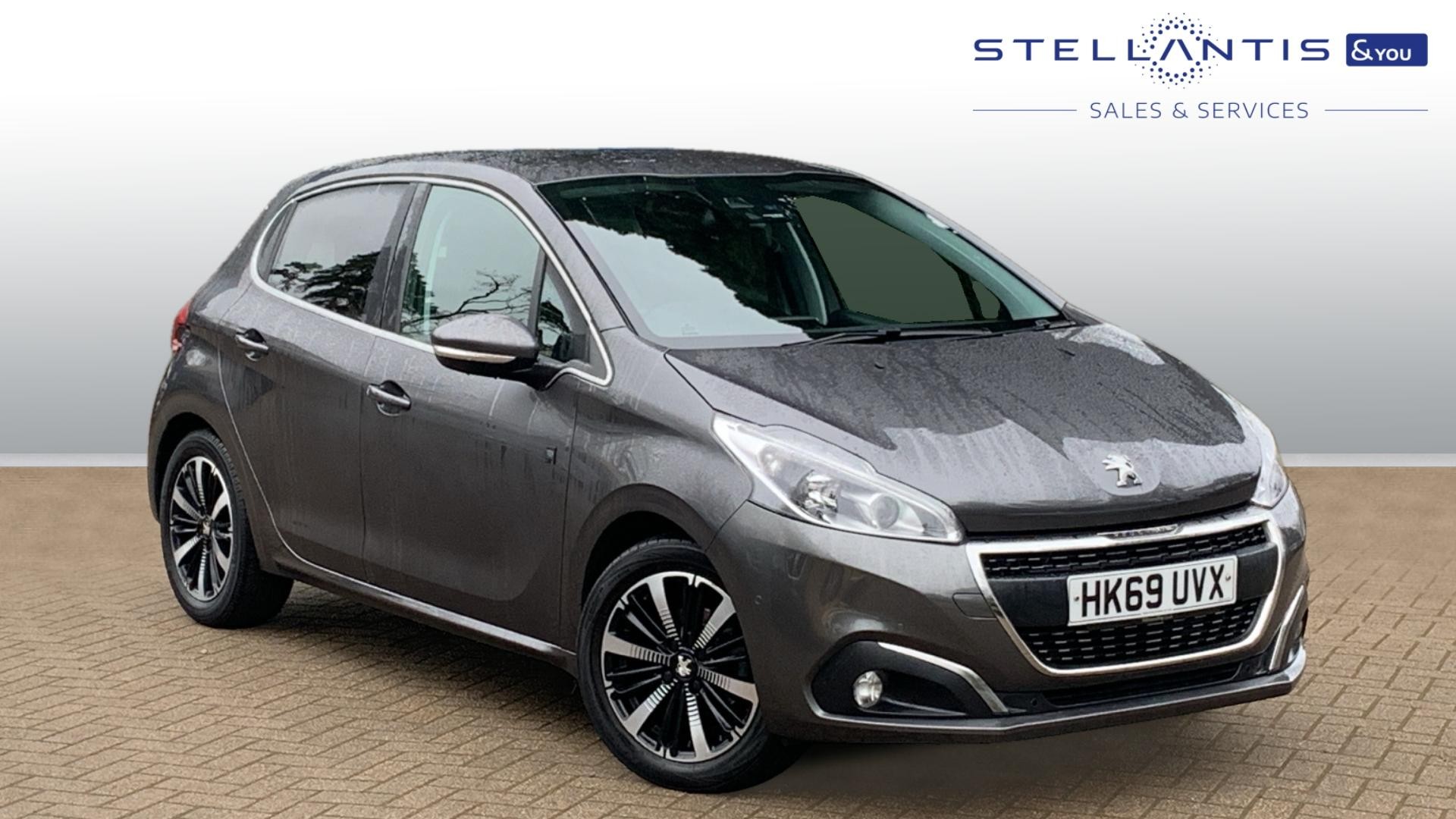 Main listing image - Peugeot 208