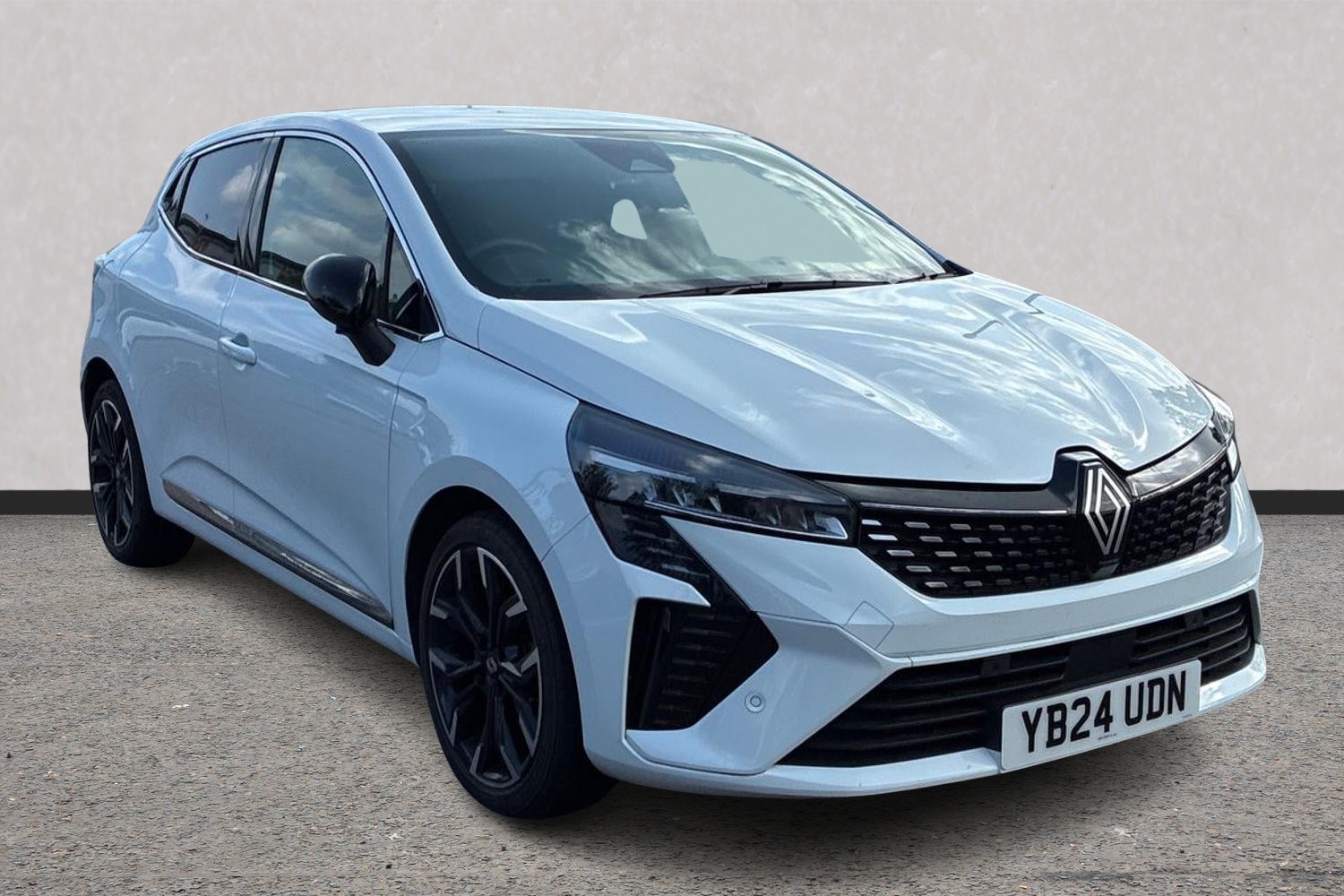 Main listing image - Renault Clio