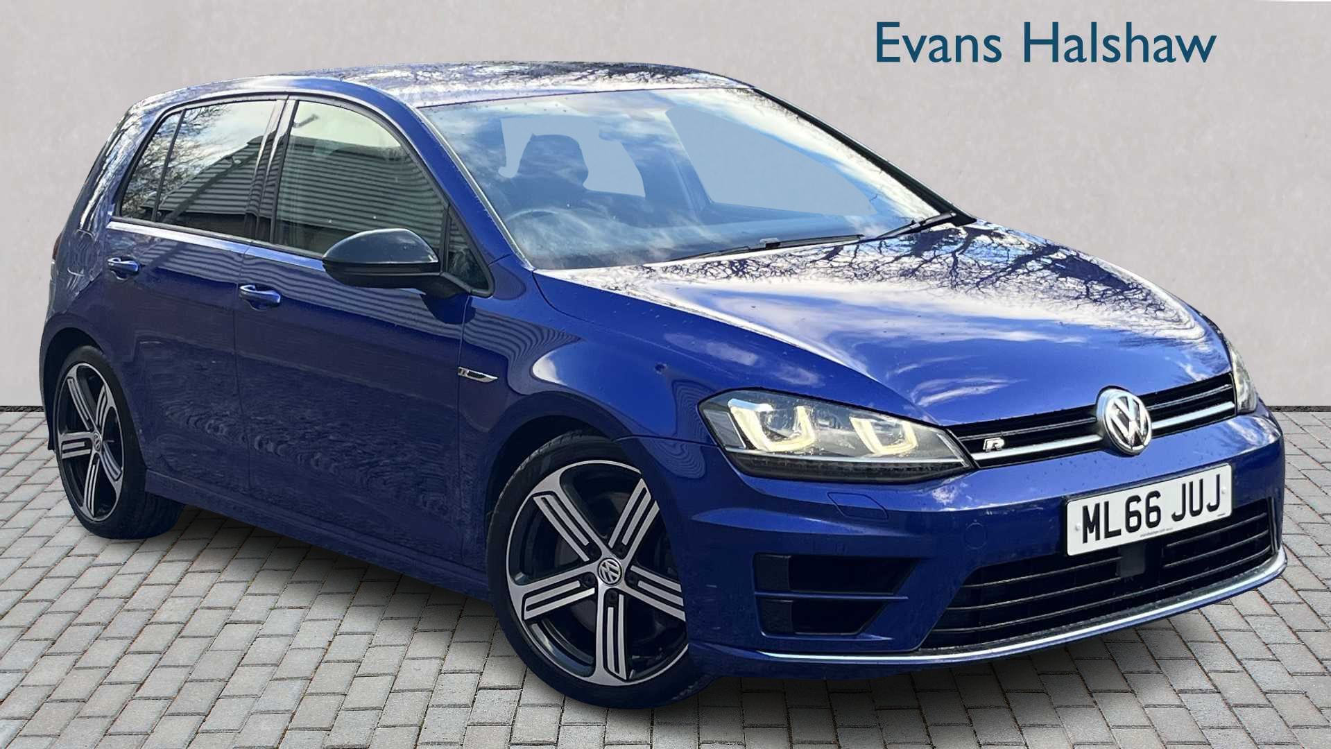 Main listing image - Volkswagen Golf R