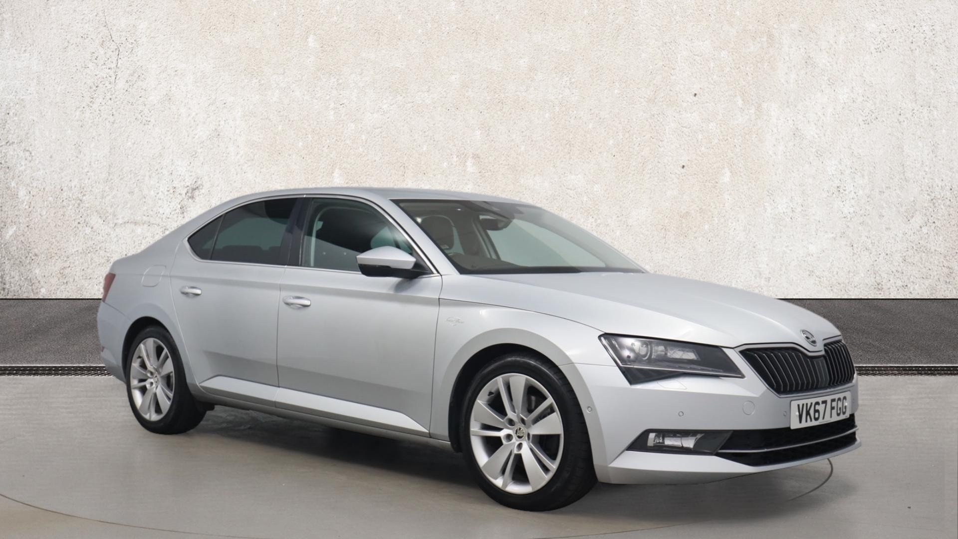 Main listing image - Skoda Superb