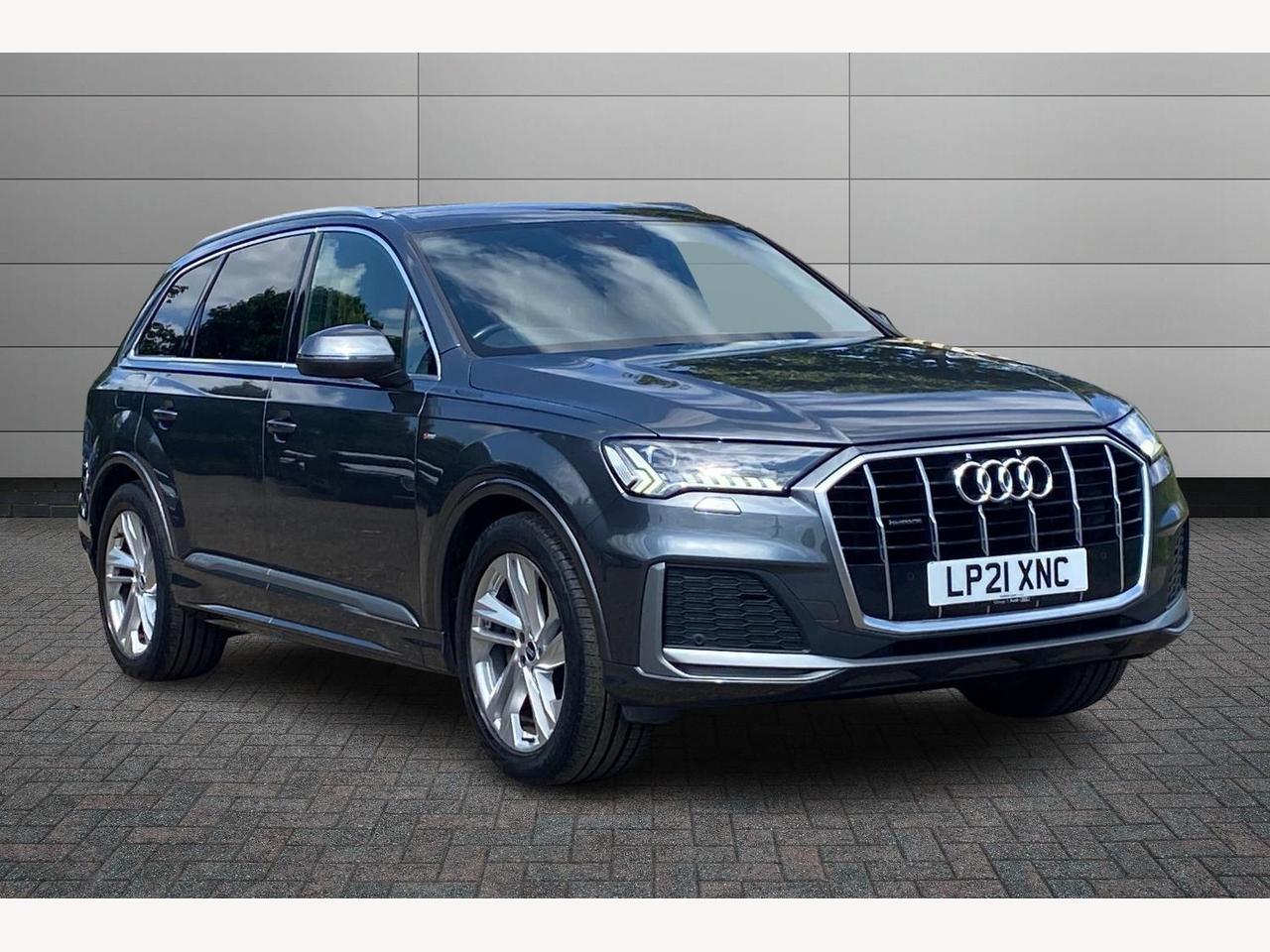 Main listing image - Audi Q7