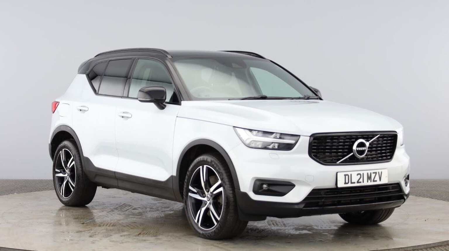 Main listing image - Volvo XC40 Recharge