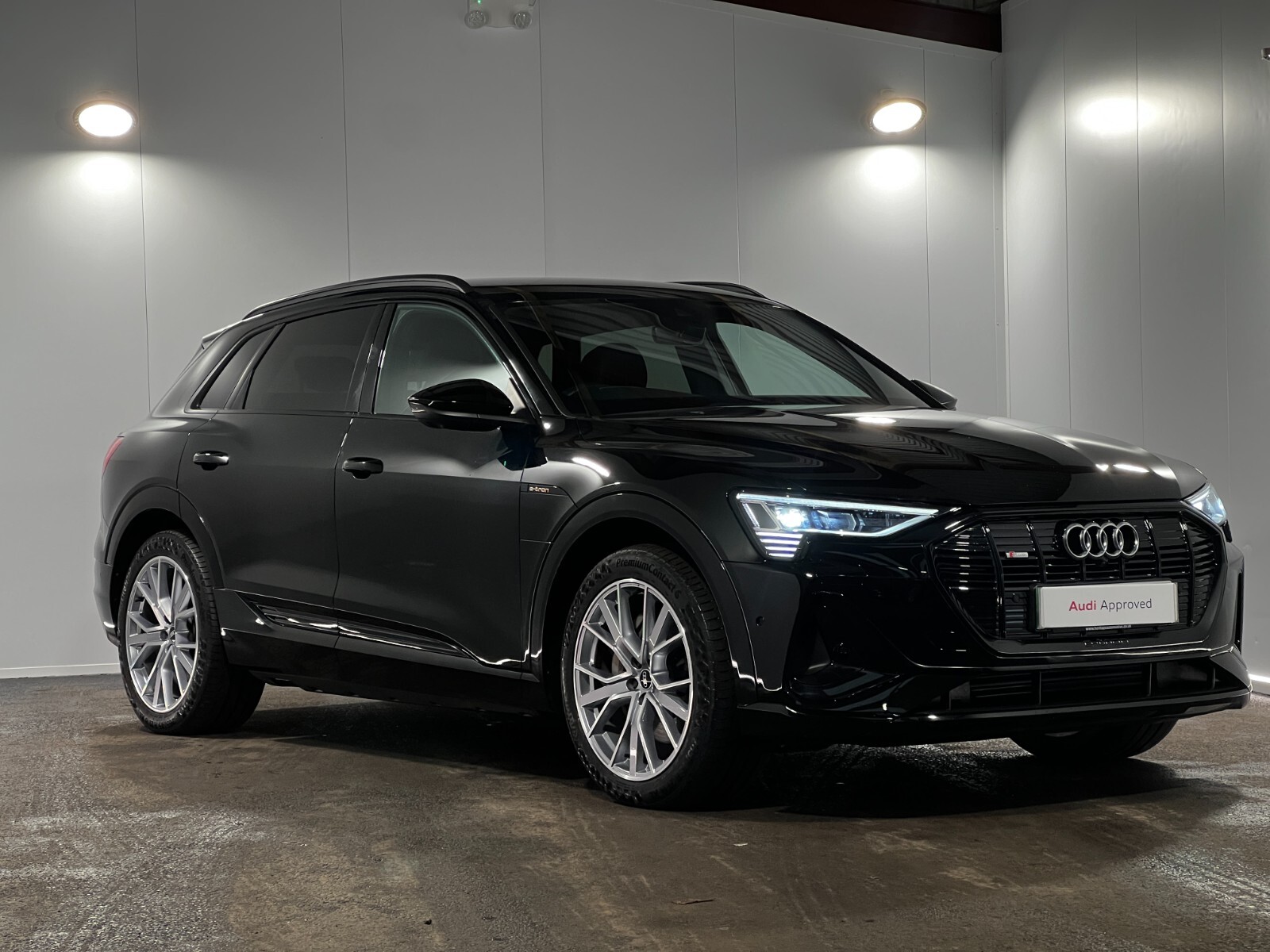 Main listing image - Audi e-tron