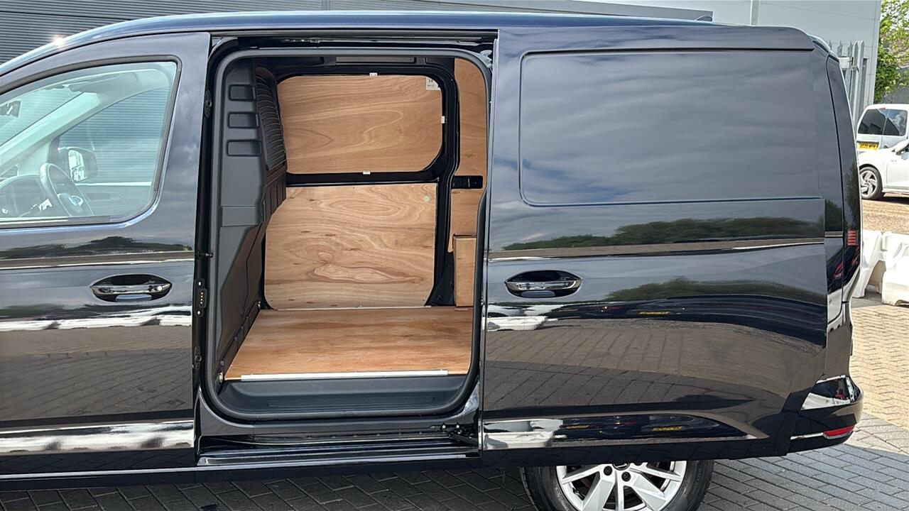 Main listing image - Volkswagen Caddy Maxi