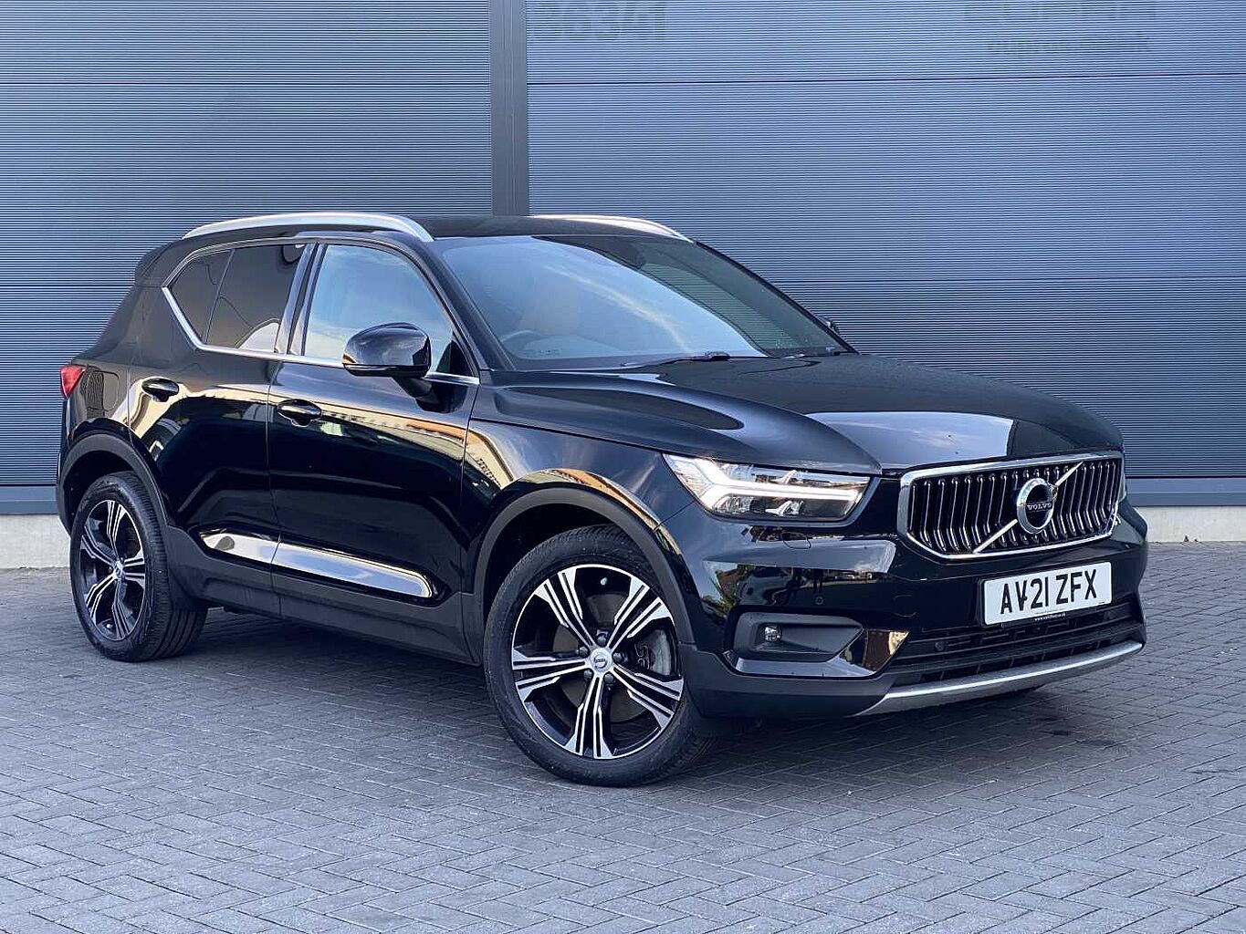 Main listing image - Volvo XC40 Recharge