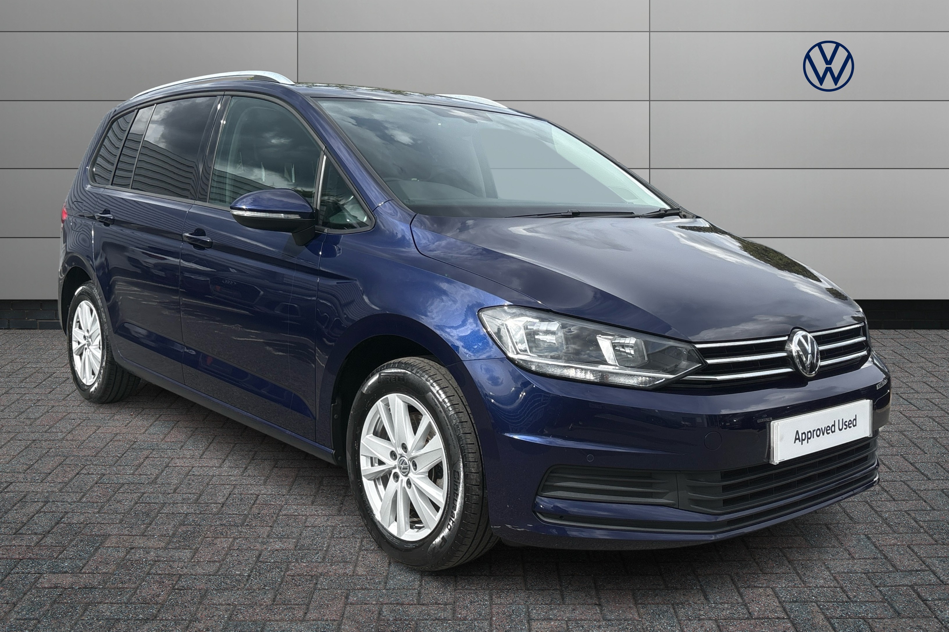 Main listing image - Volkswagen Touran
