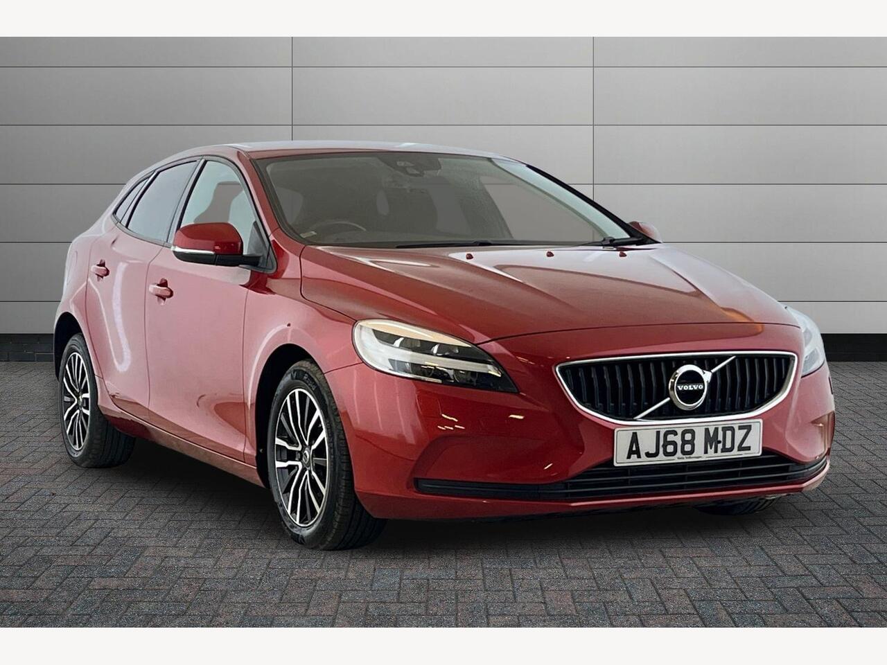 Main listing image - Volvo V40