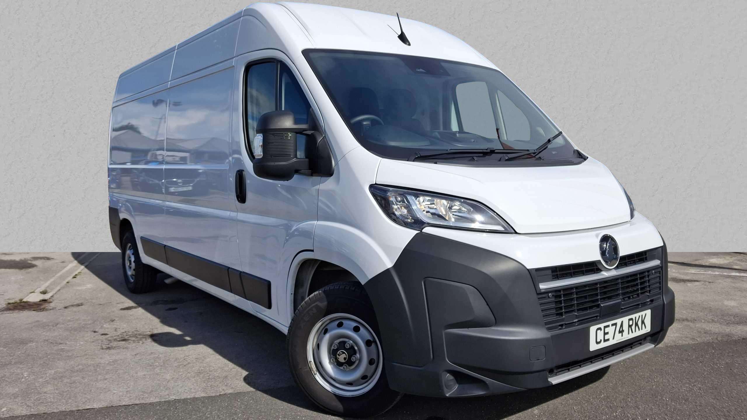 Main listing image - Vauxhall Movano