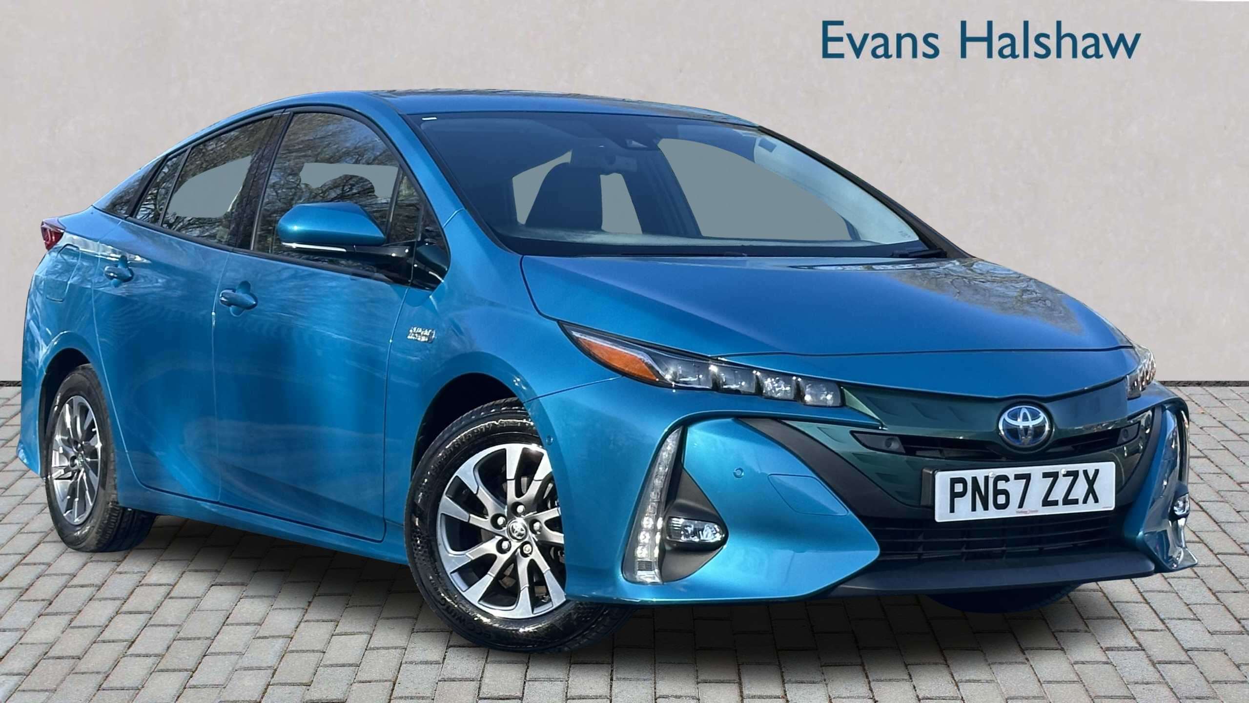 Main listing image - Toyota Prius Plug-In
