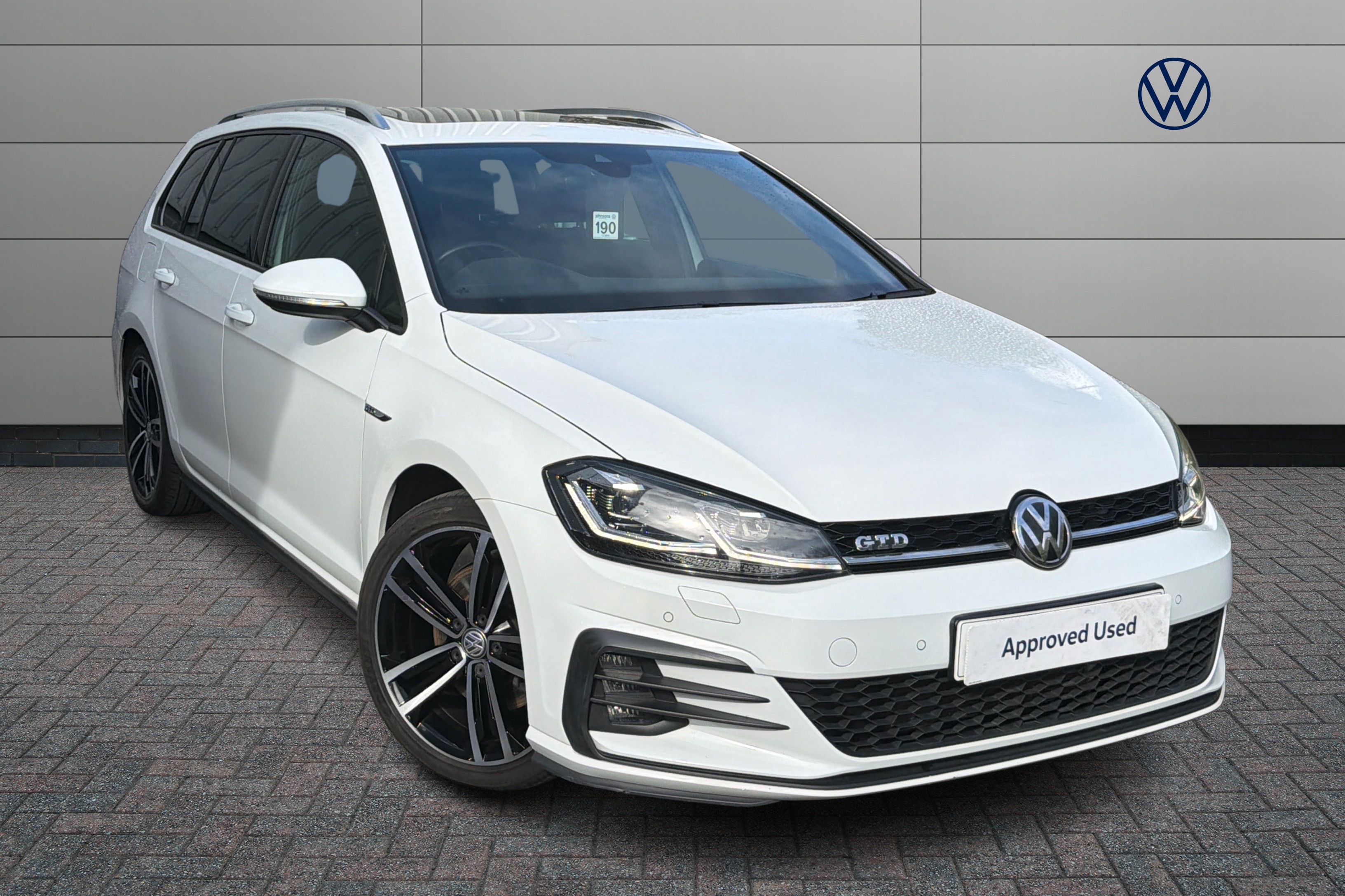 Main listing image - Volkswagen Golf Estate