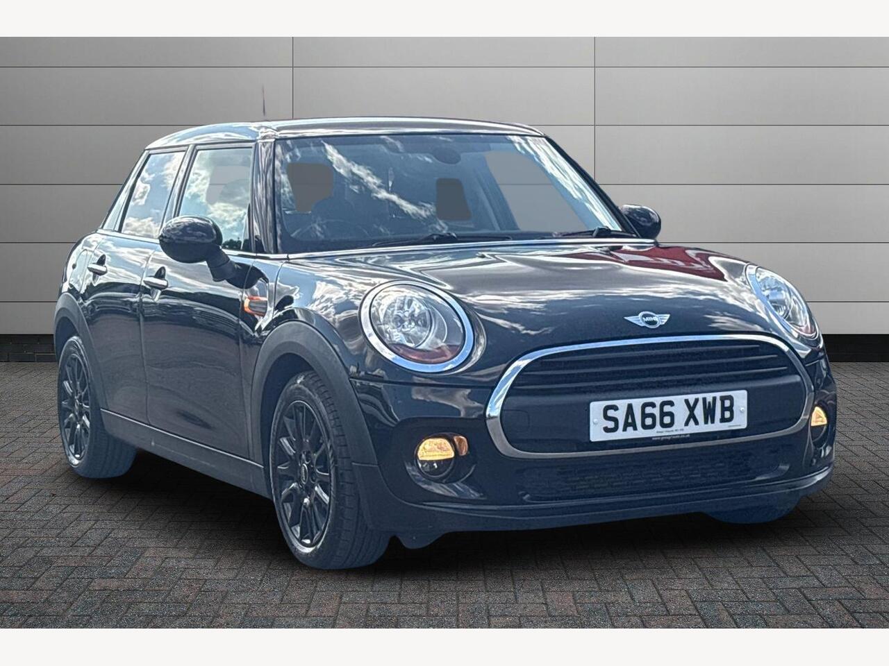 Main listing image - MINI Hatchback 5dr
