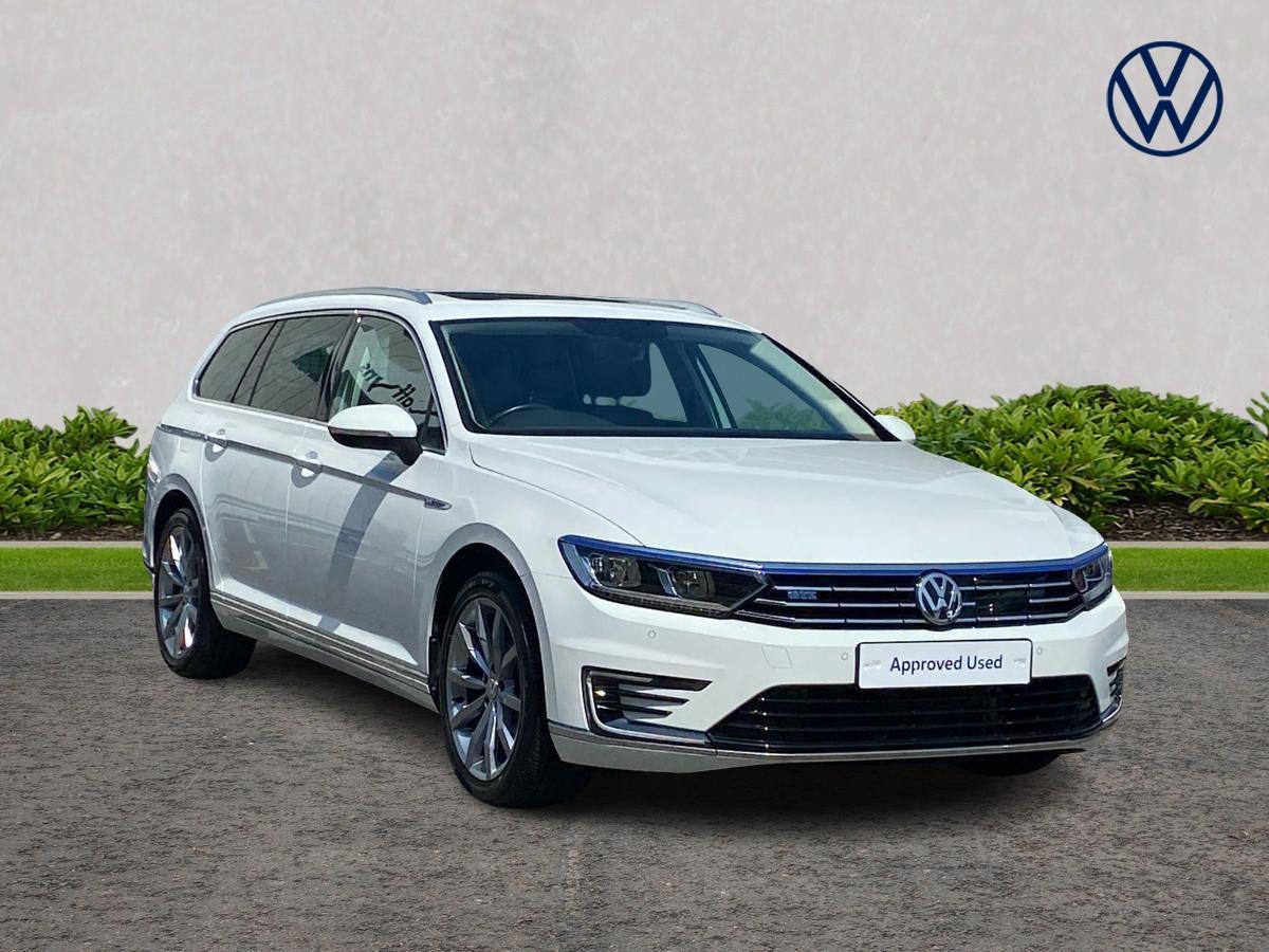 Main listing image - Volkswagen Passat GTE